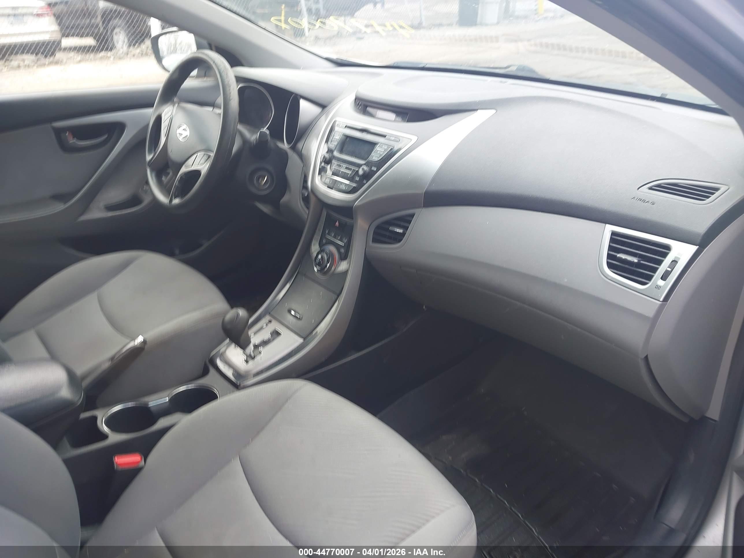 HYUNDAI ELANTRA image 5