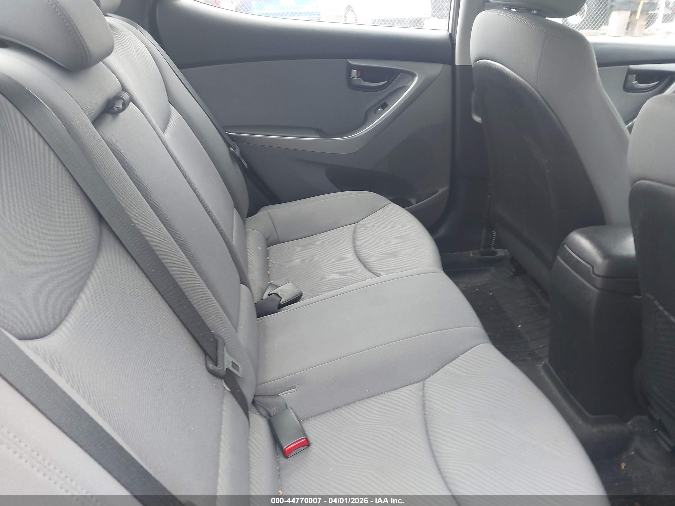 HYUNDAI ELANTRA image 8
