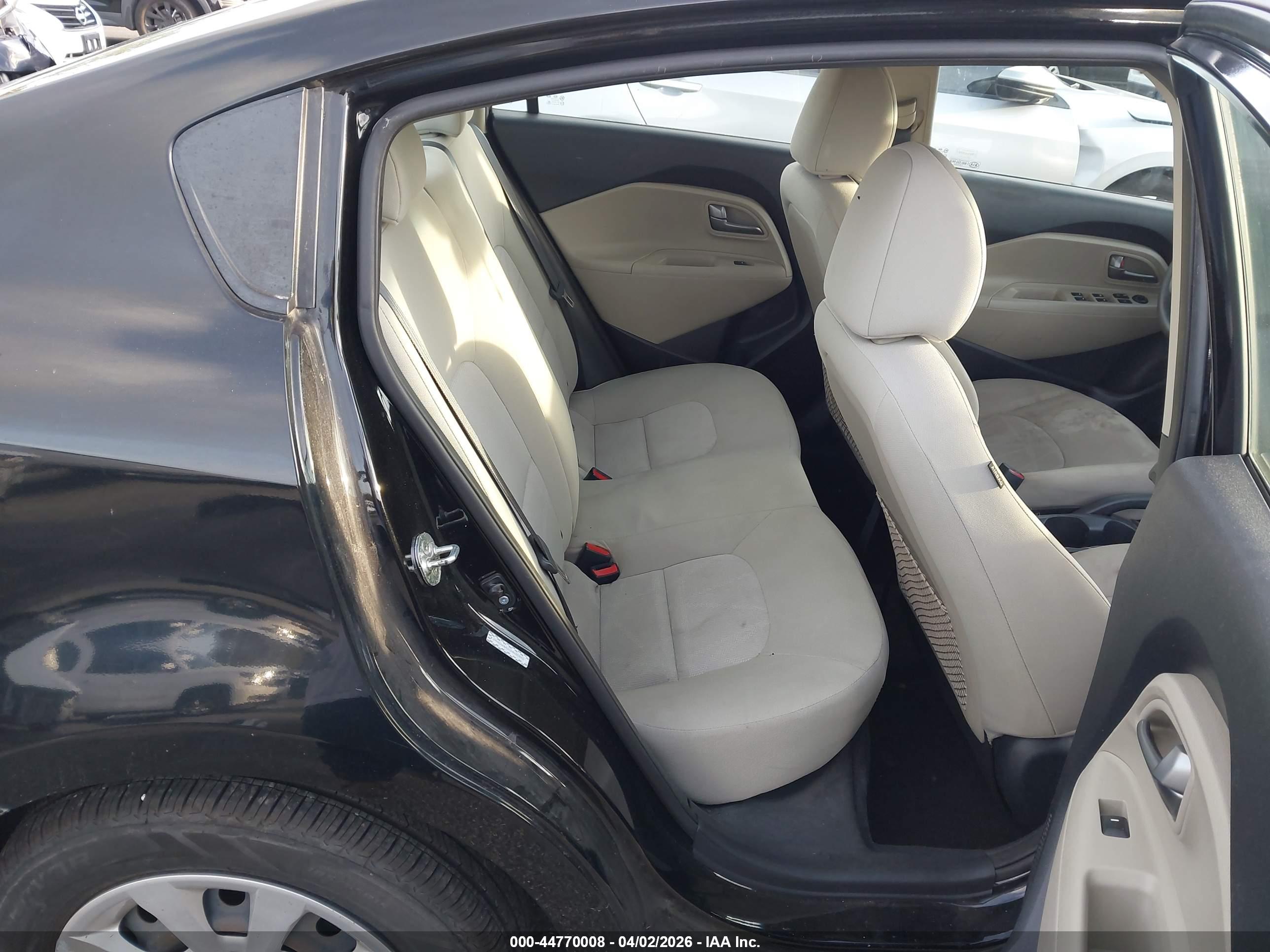 KIA RIO image 8