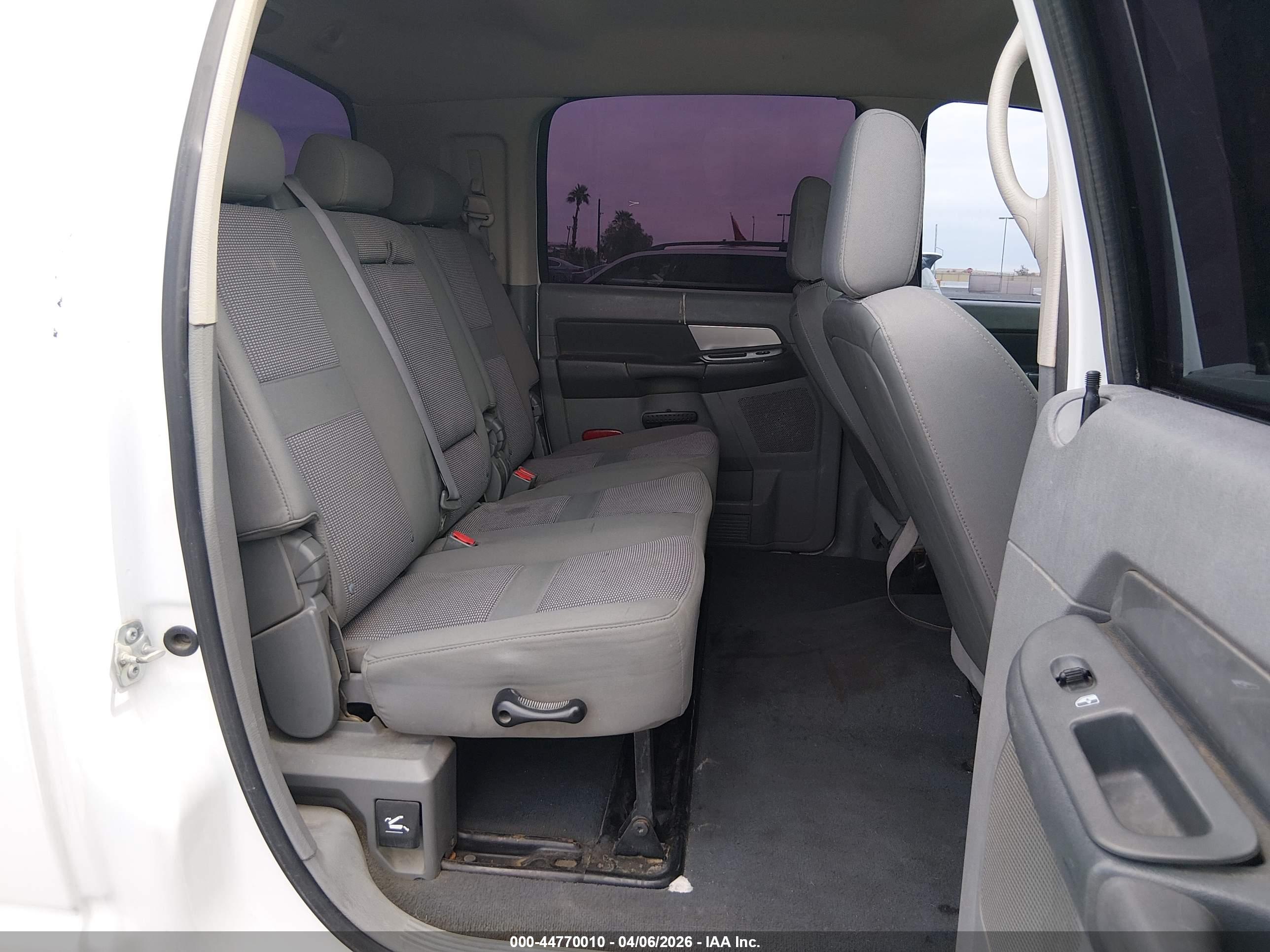 DODGE RAM image 8