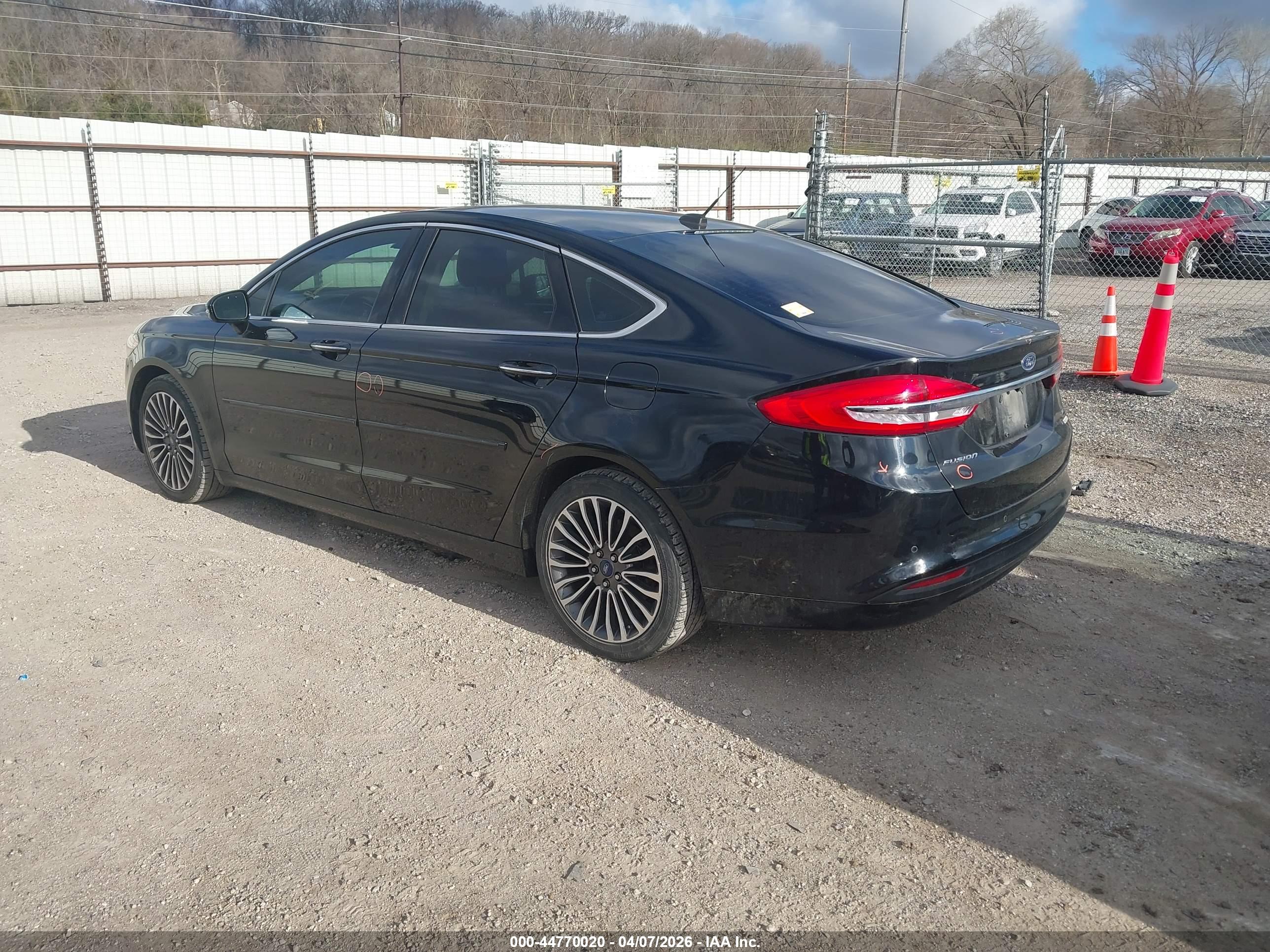 FORD FUSION image 3