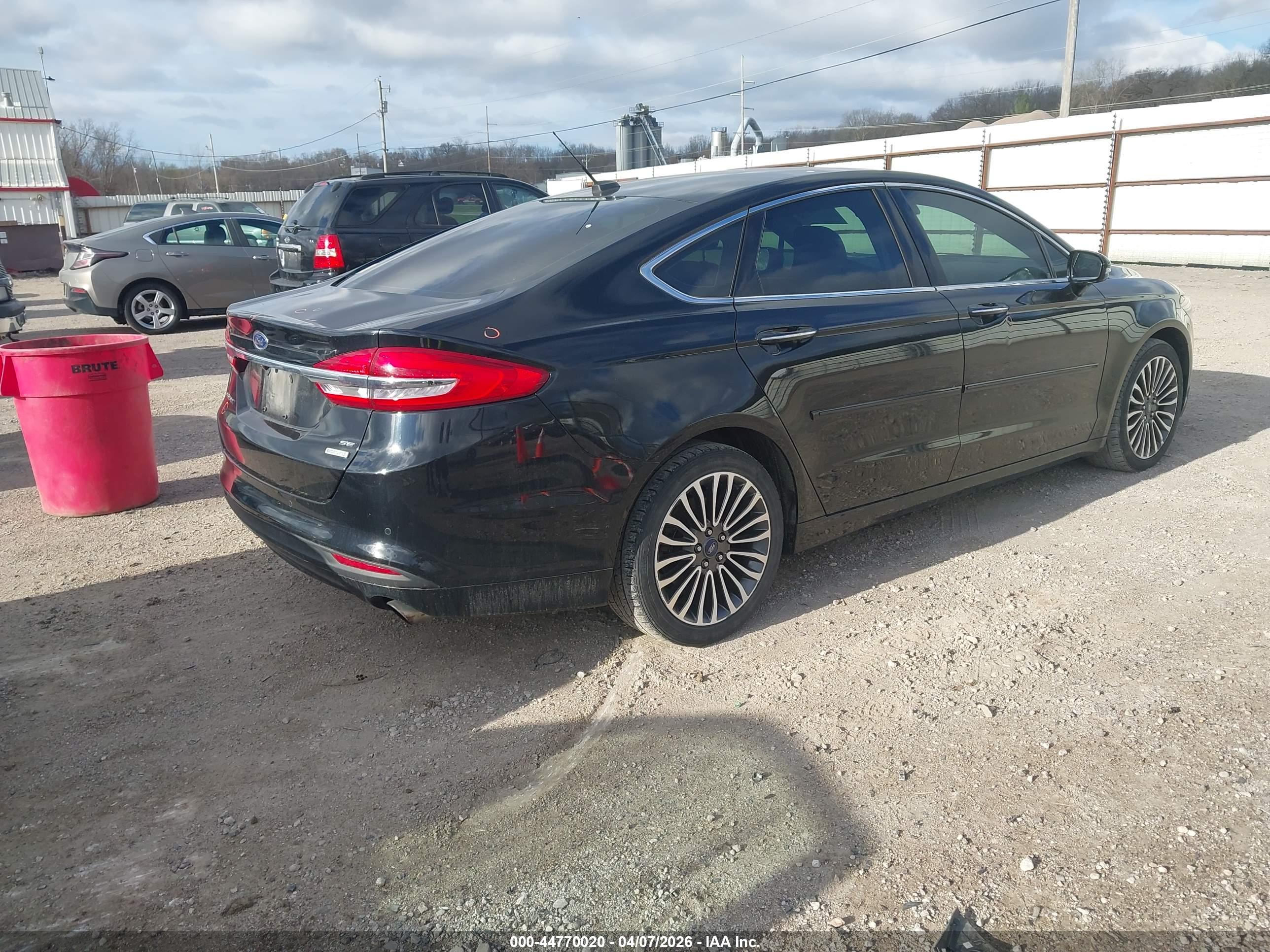 FORD FUSION image 4