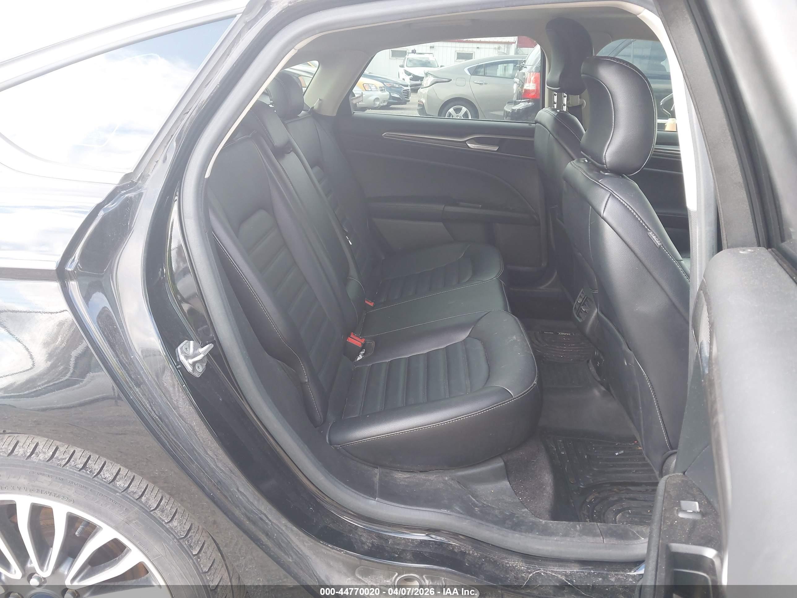 FORD FUSION image 8