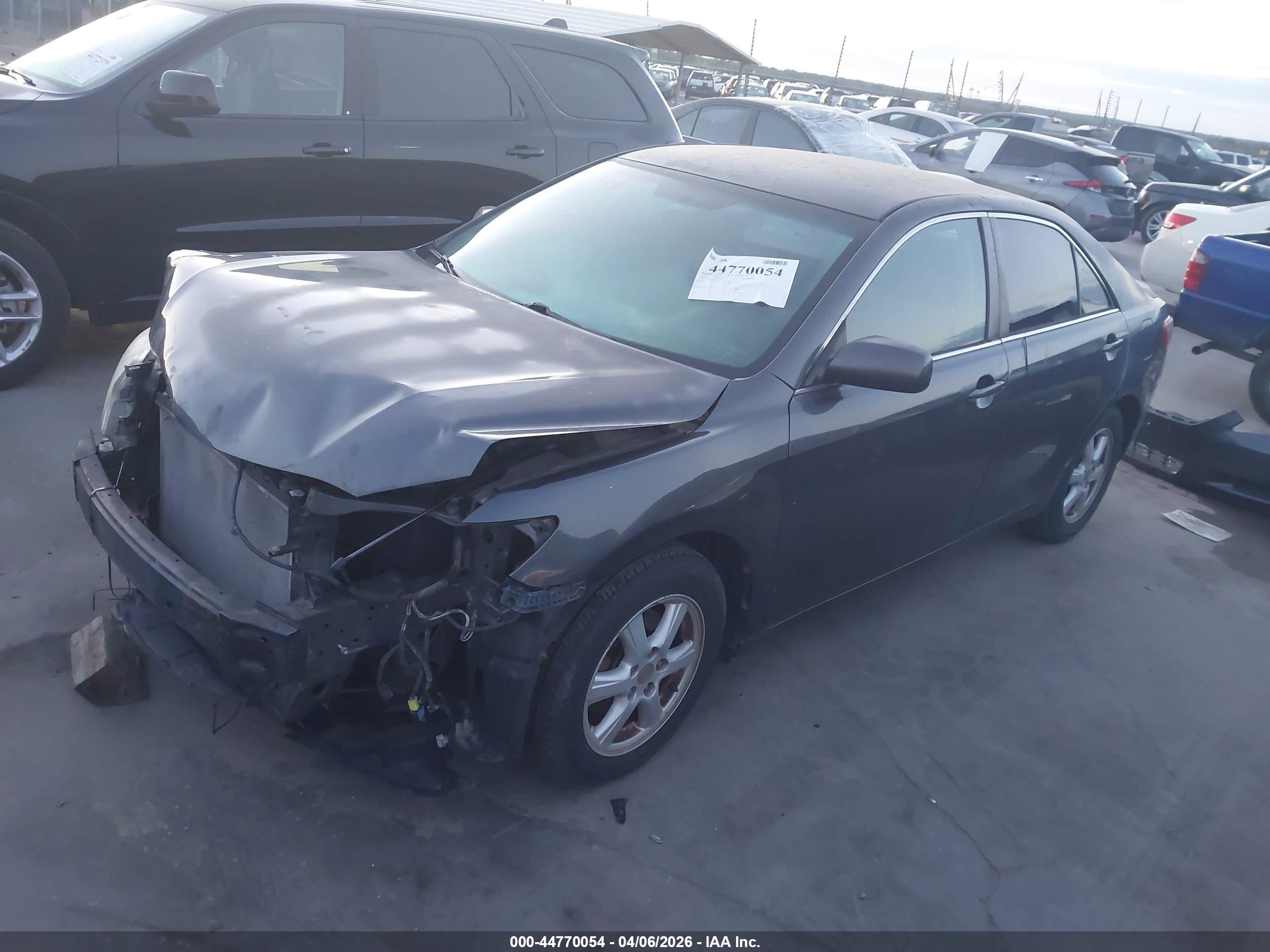 TOYOTA CAMRY image 2