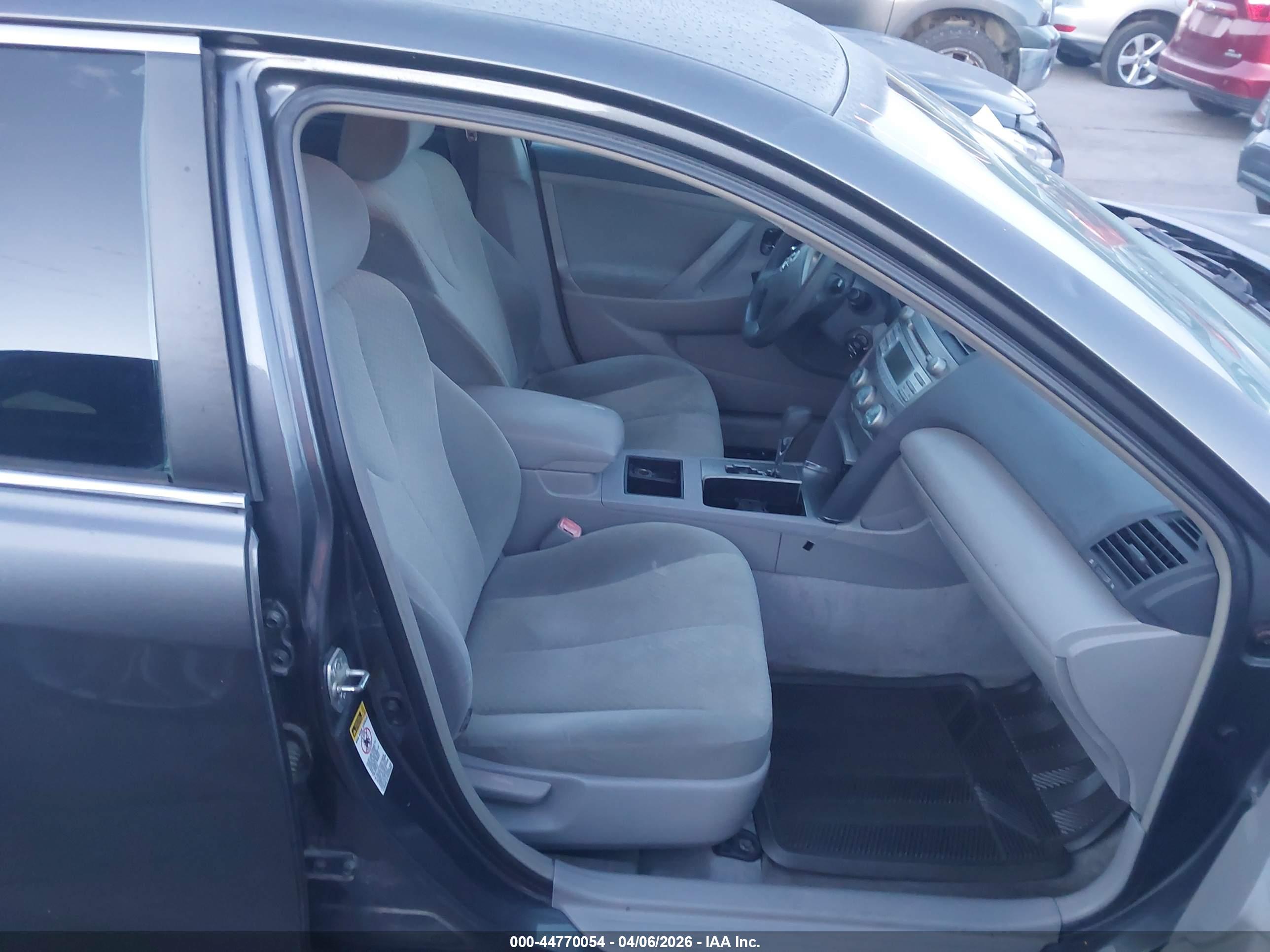 TOYOTA CAMRY image 5