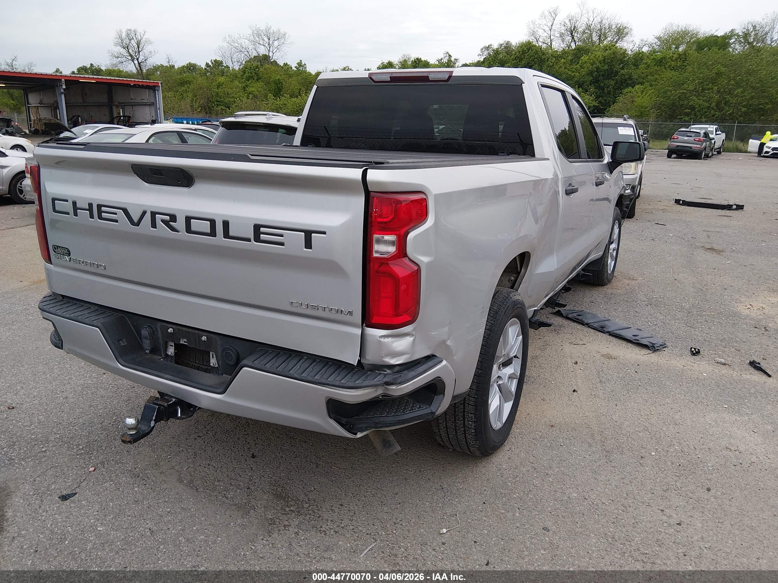 CHEVROLET SILVERADO image 4