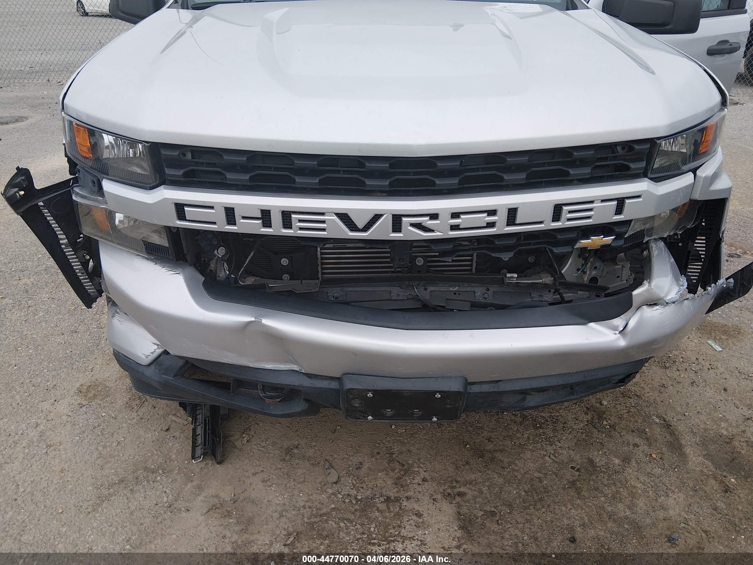 CHEVROLET SILVERADO image 6