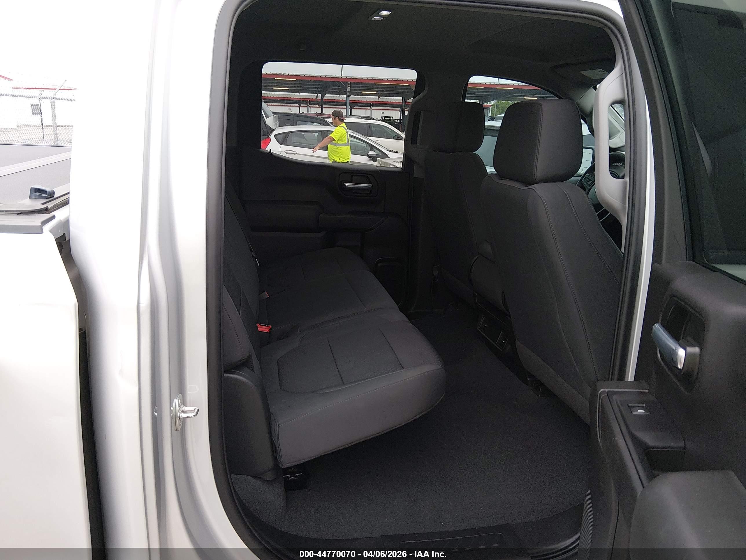 CHEVROLET SILVERADO image 8