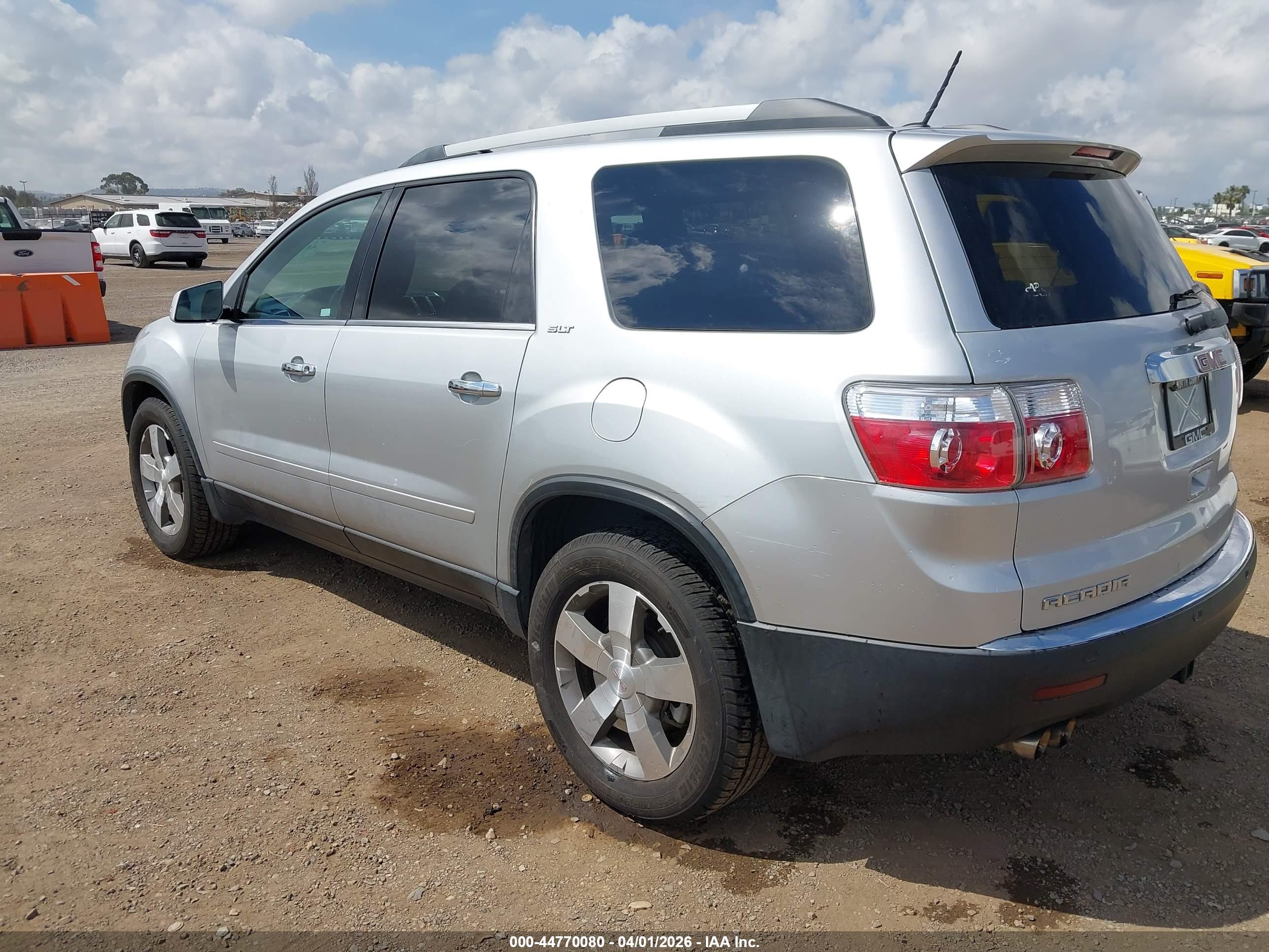GMC ACADIA image 3