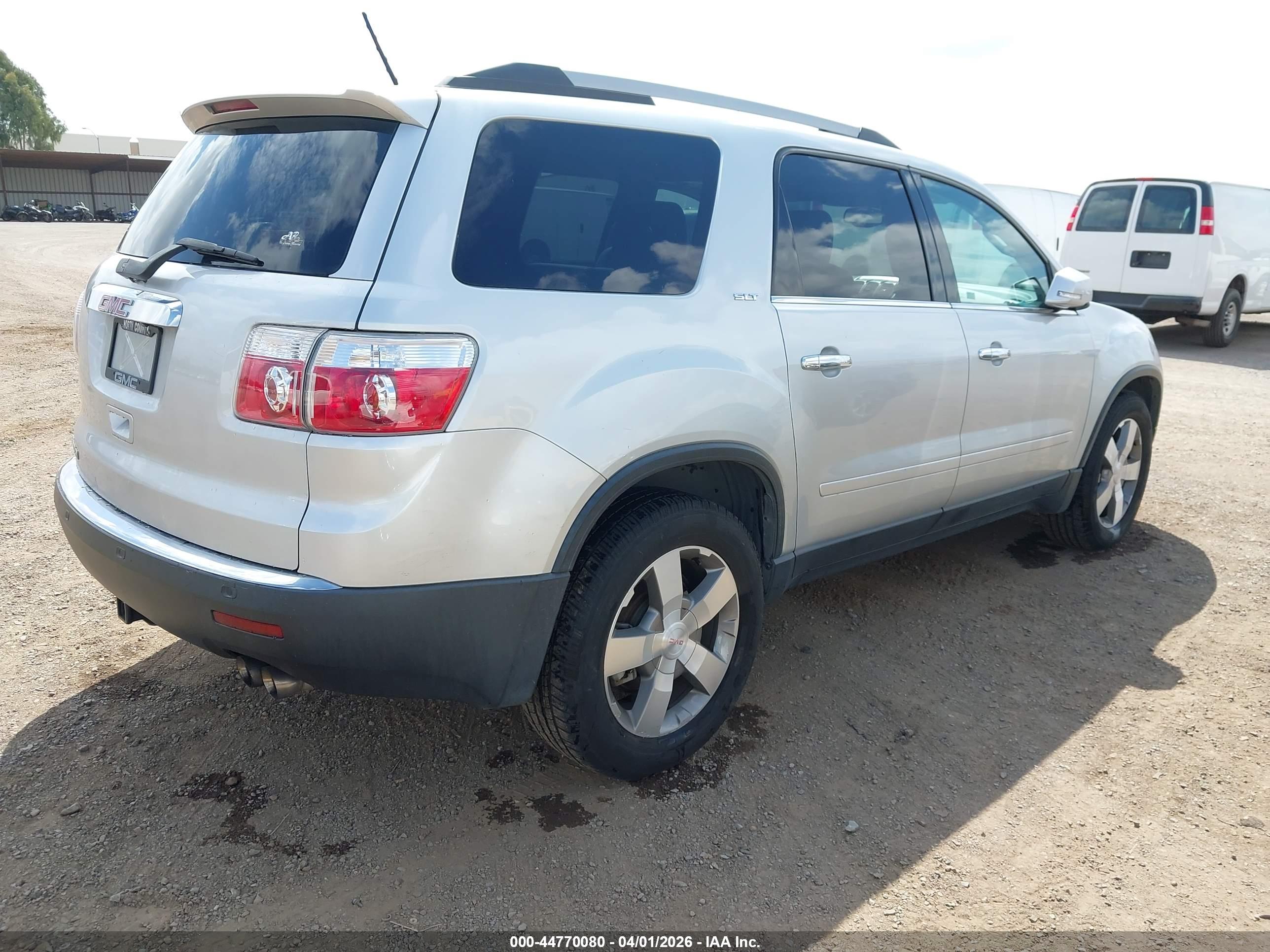GMC ACADIA image 4