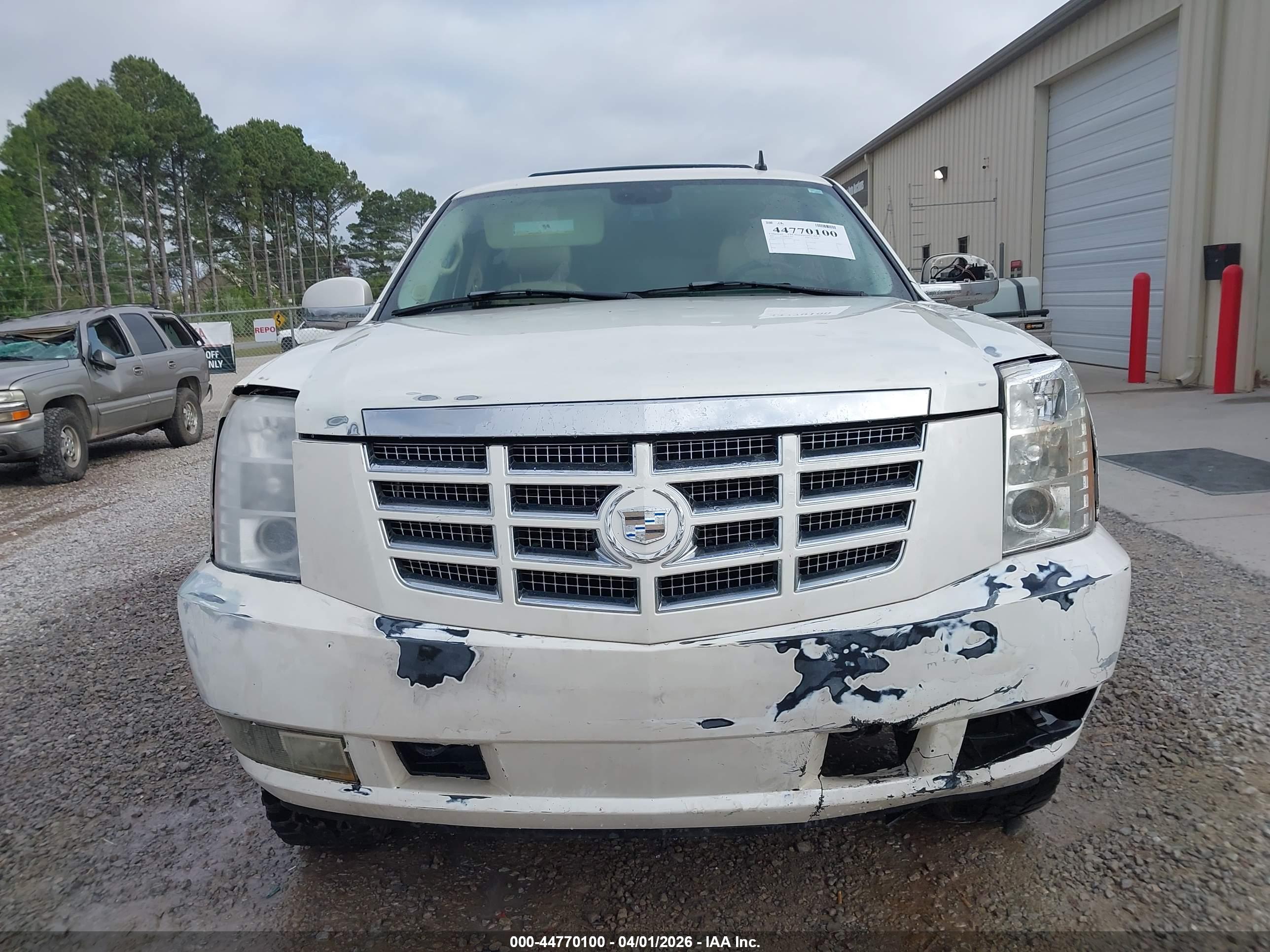 CADILLAC ESCALADE image 6