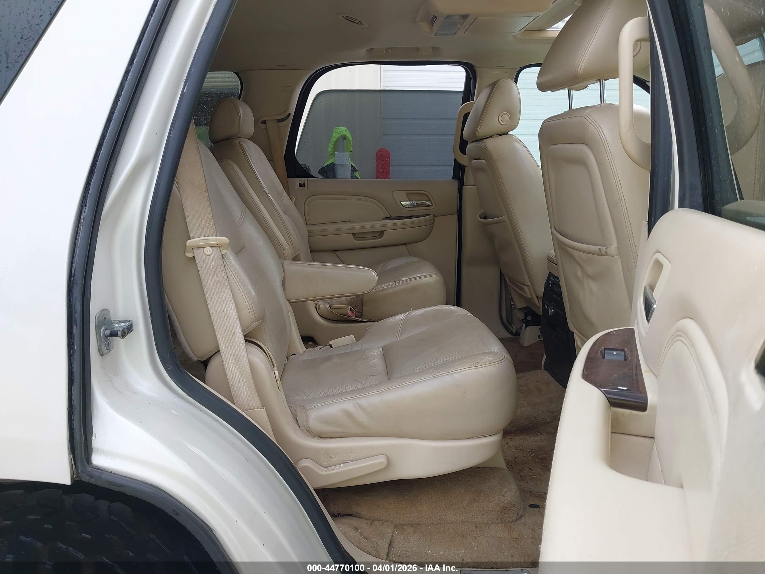 CADILLAC ESCALADE image 8