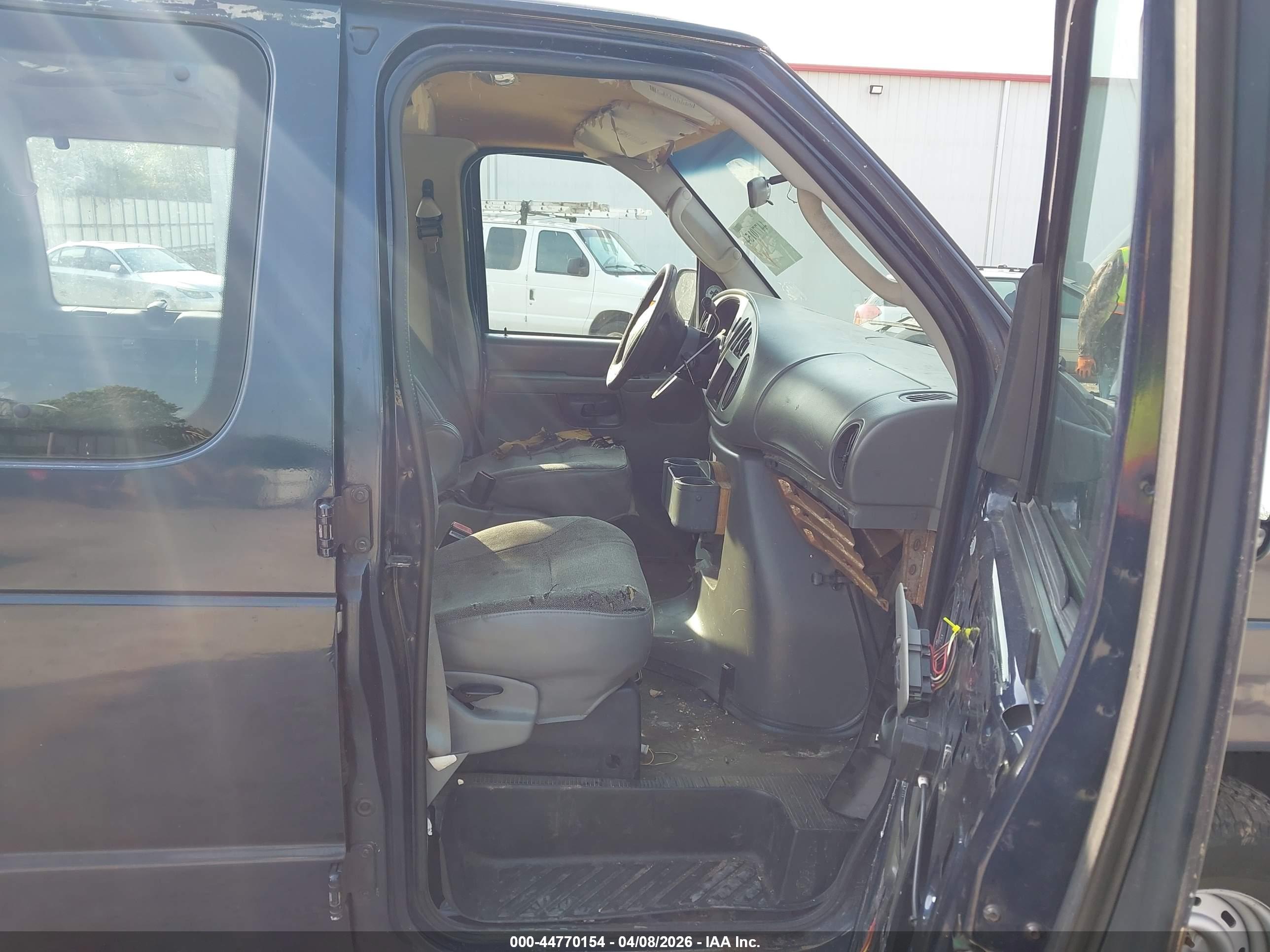 FORD E-150 image 5