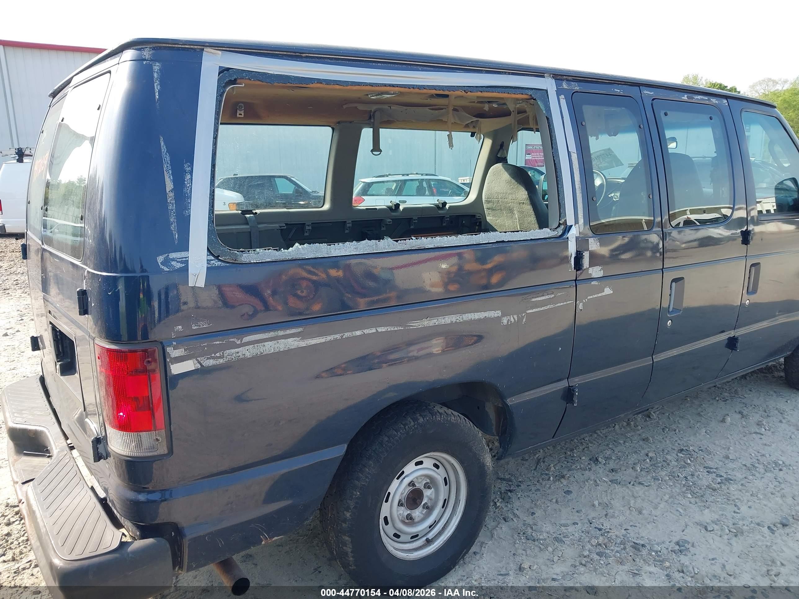 FORD E-150 image 6