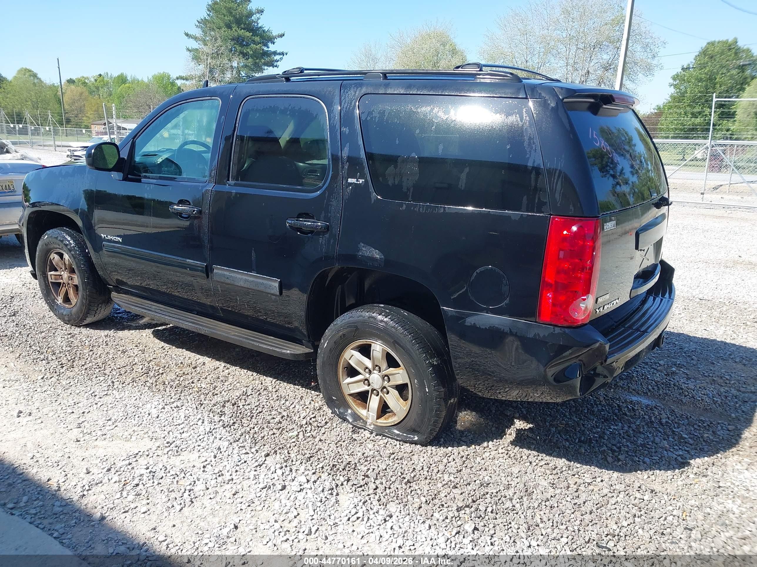 GMC YUKON image 3