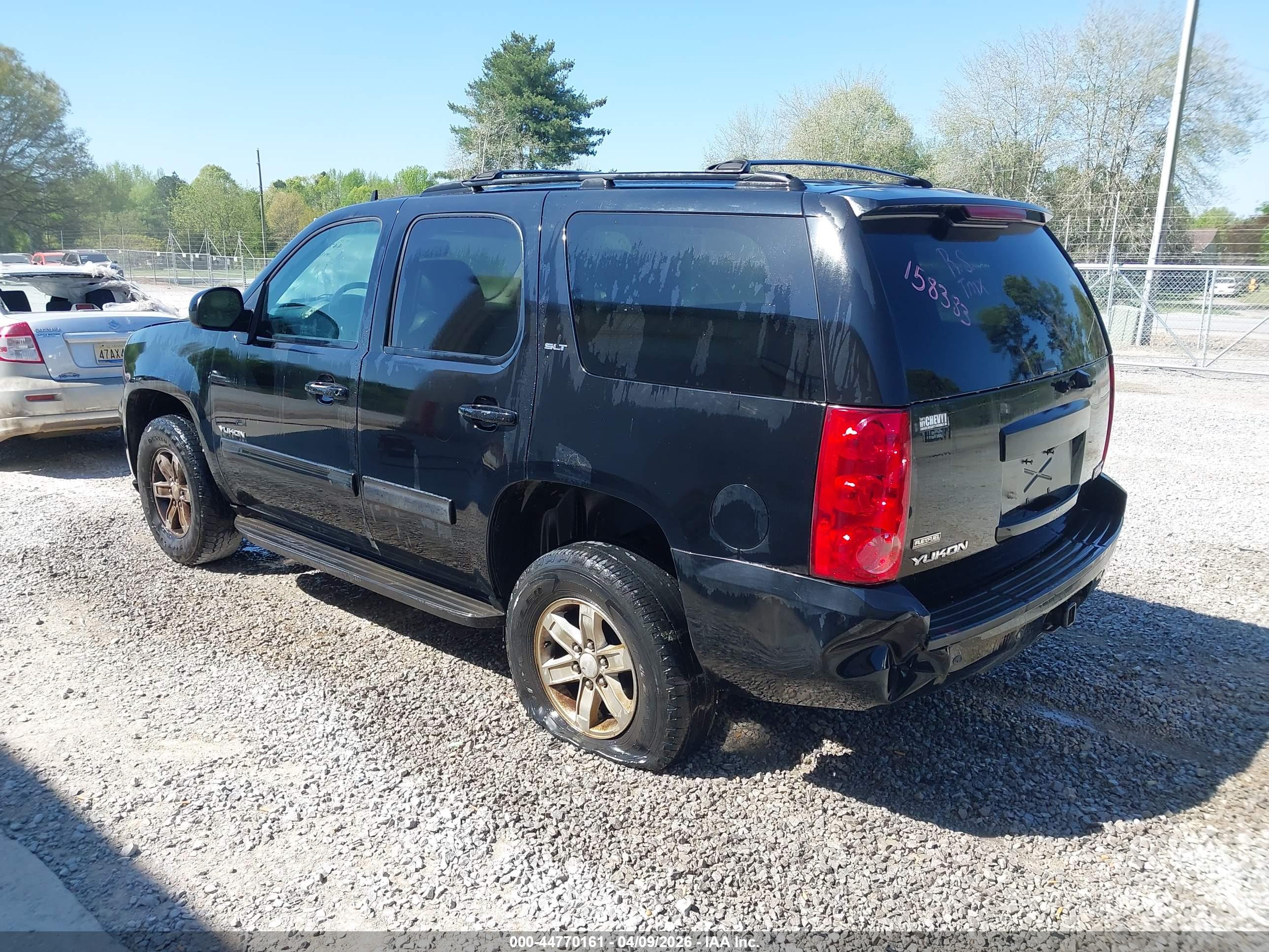 GMC YUKON image 6
