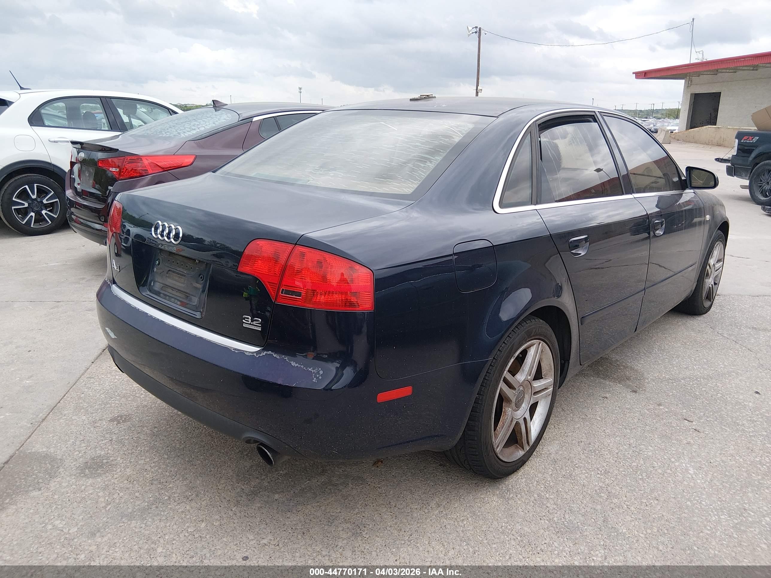 AUDI A4 image 4
