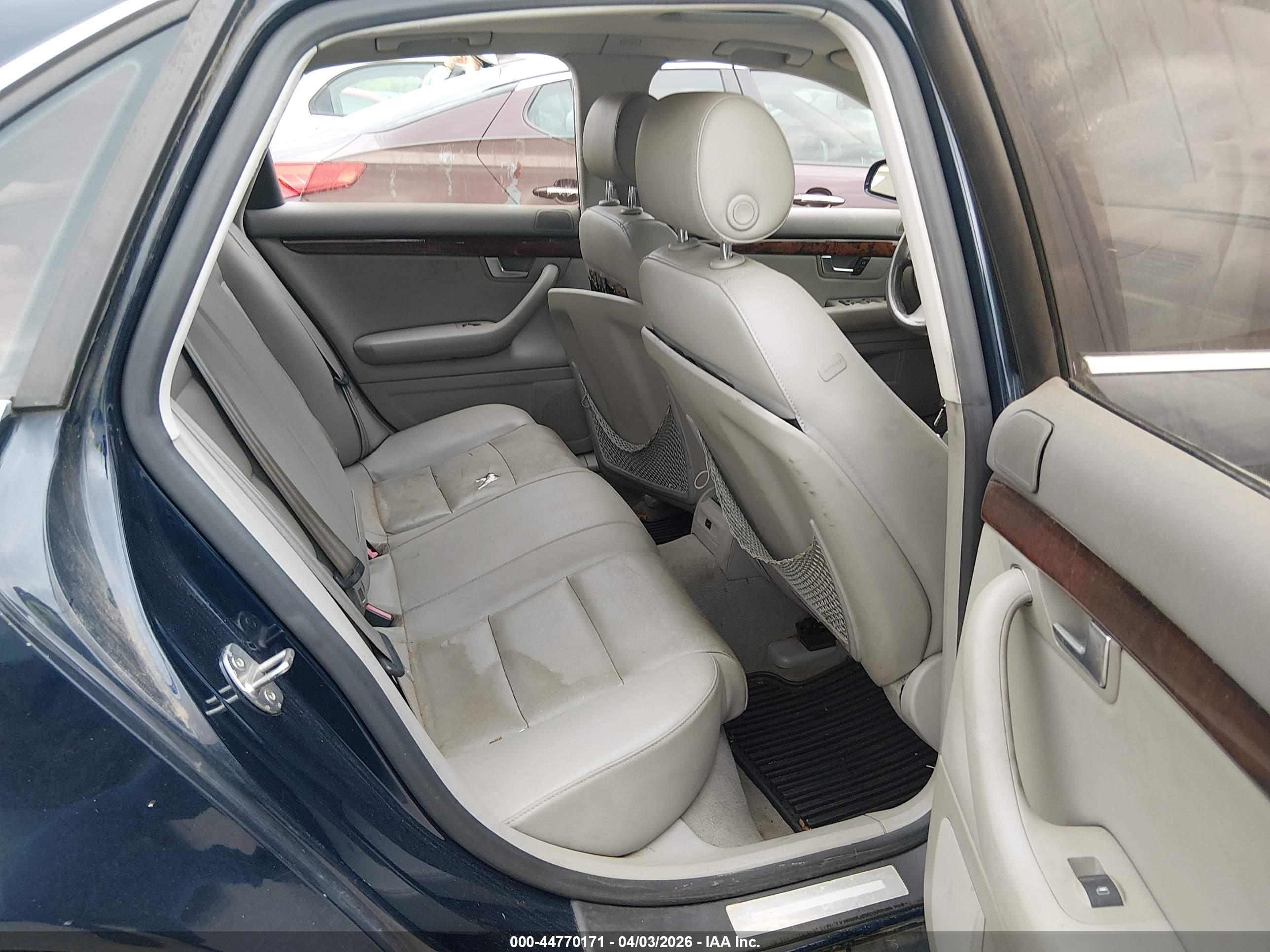 AUDI A4 image 8