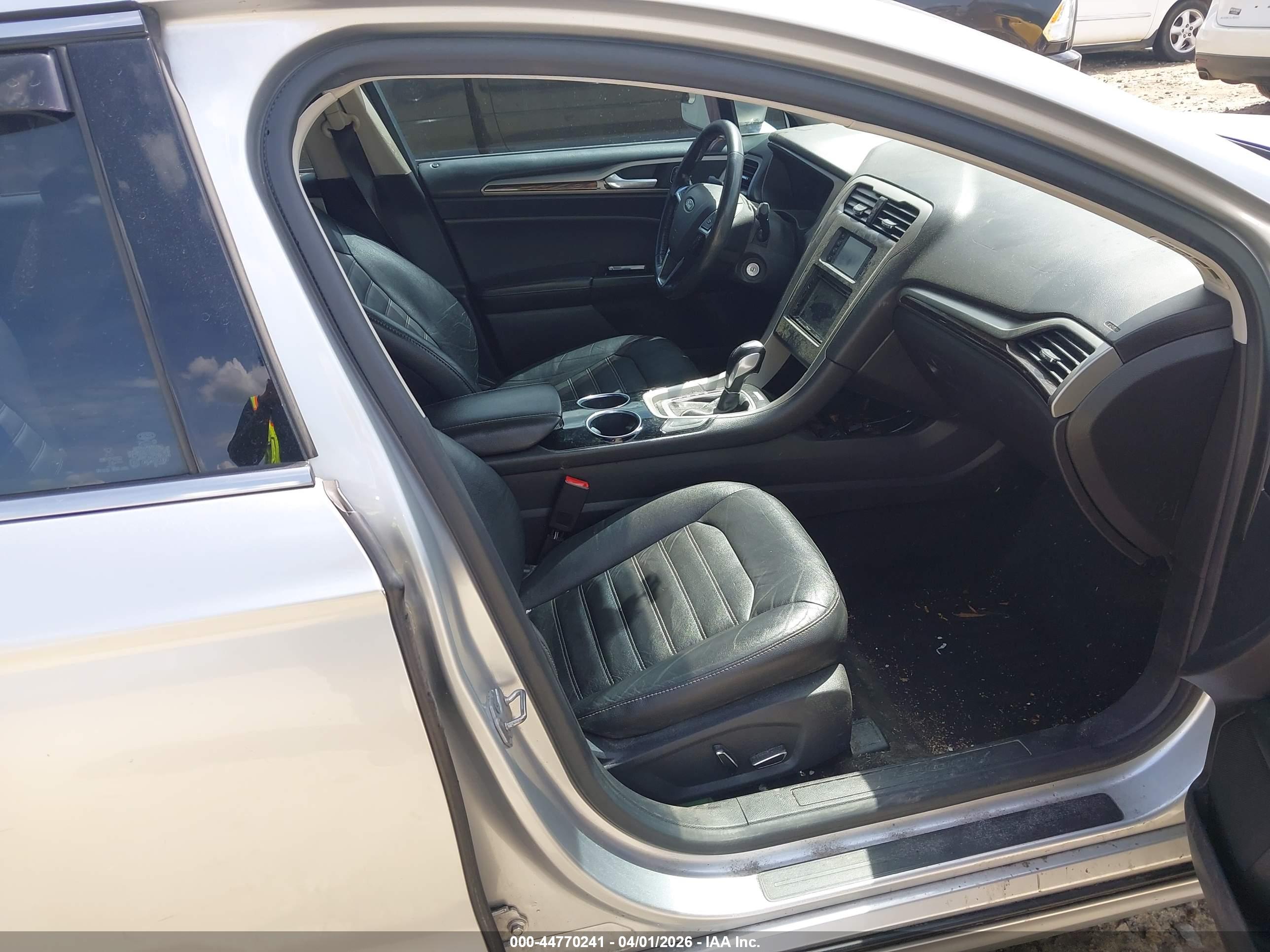 FORD FUSION image 5