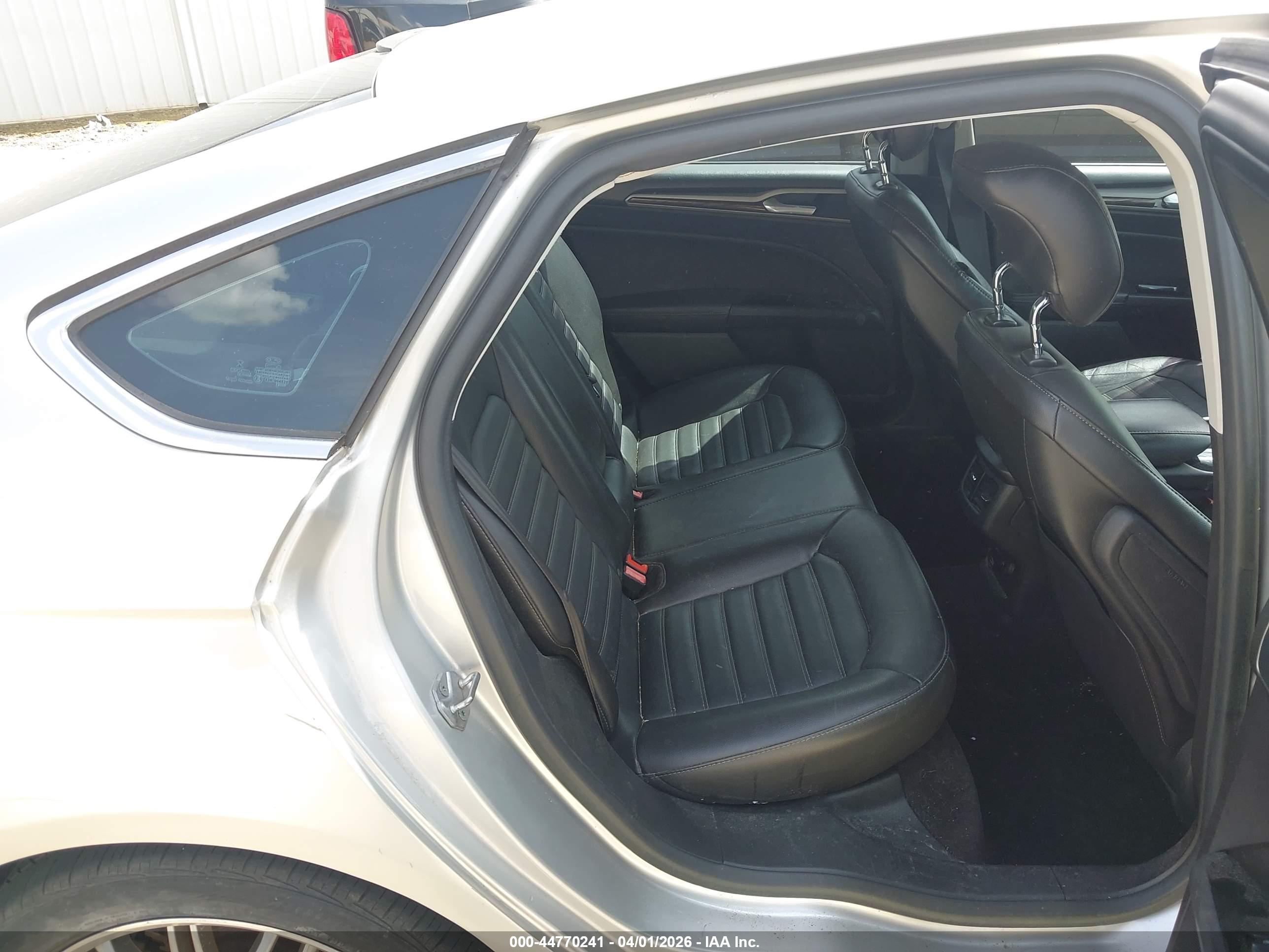 FORD FUSION image 8