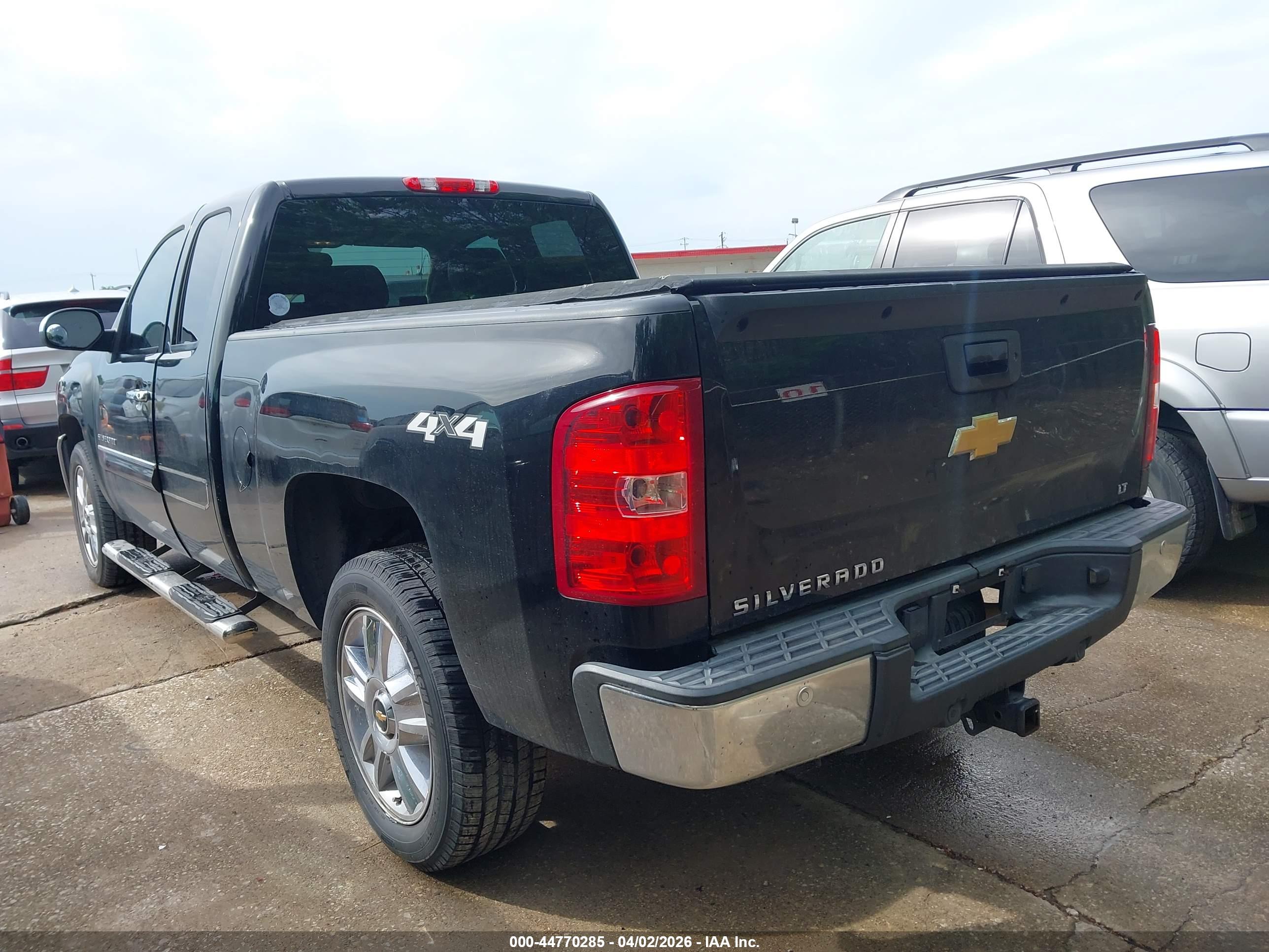 CHEVROLET SILVERADO image 3
