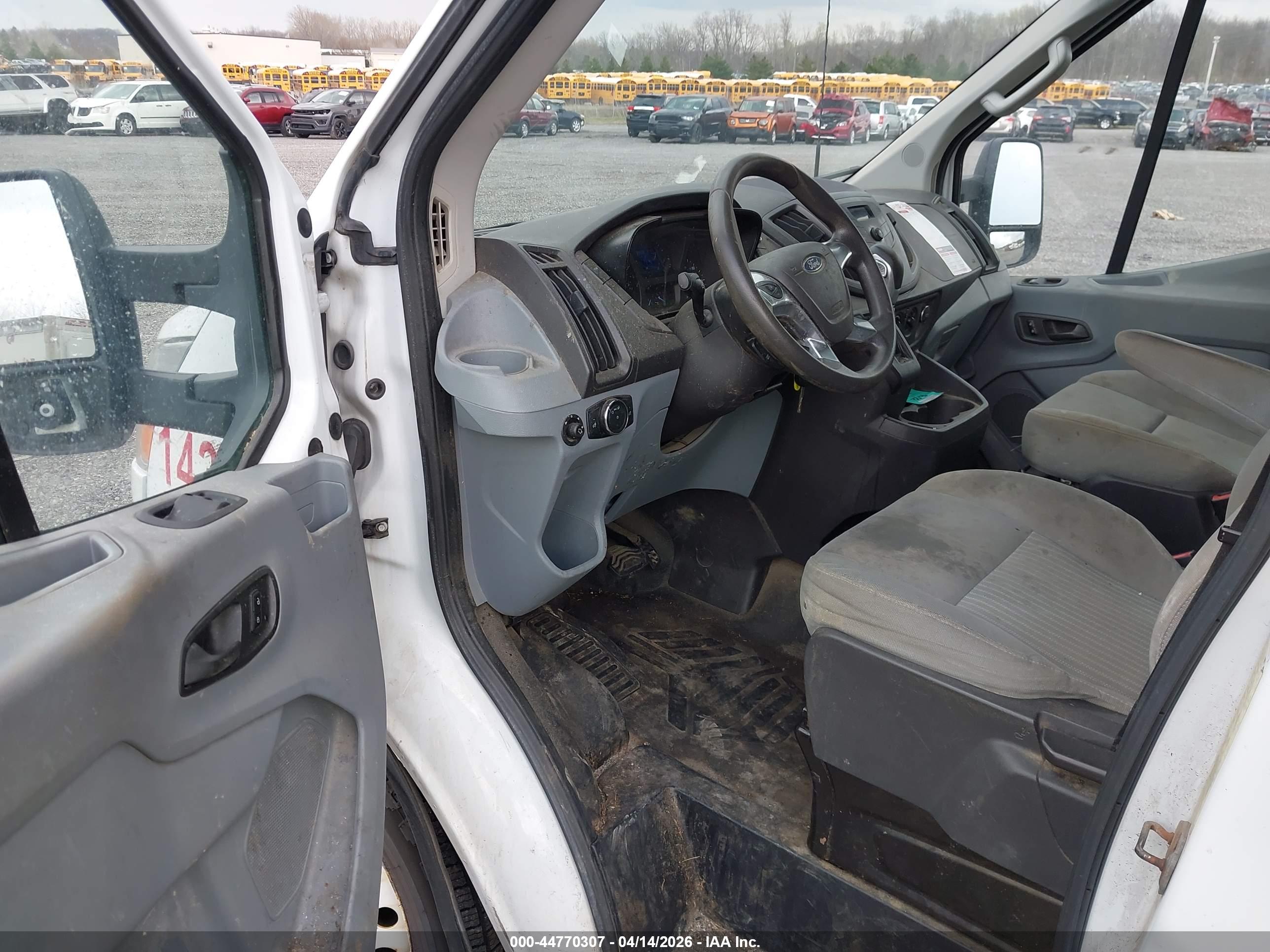 FORD TRANSIT-350 image 8