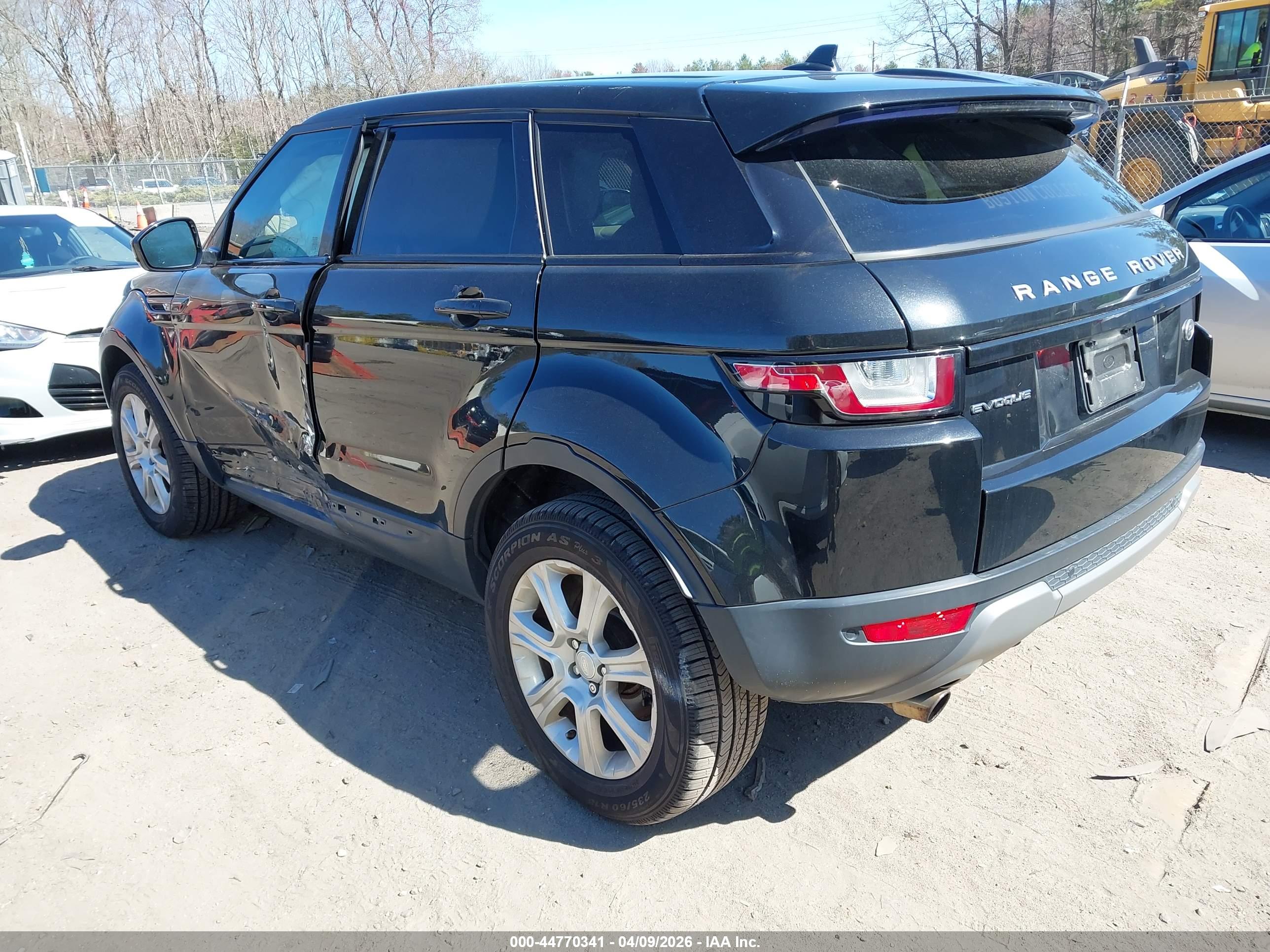 LAND ROVER image 3
