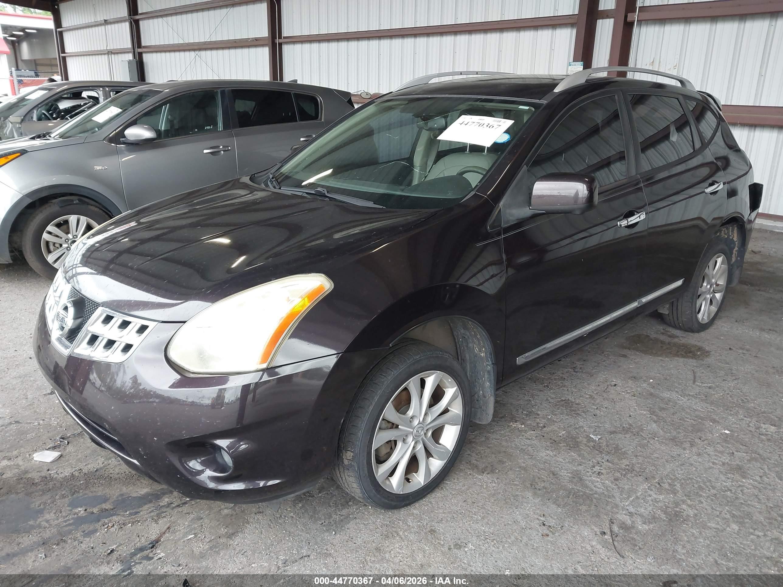 NISSAN ROGUE image 2