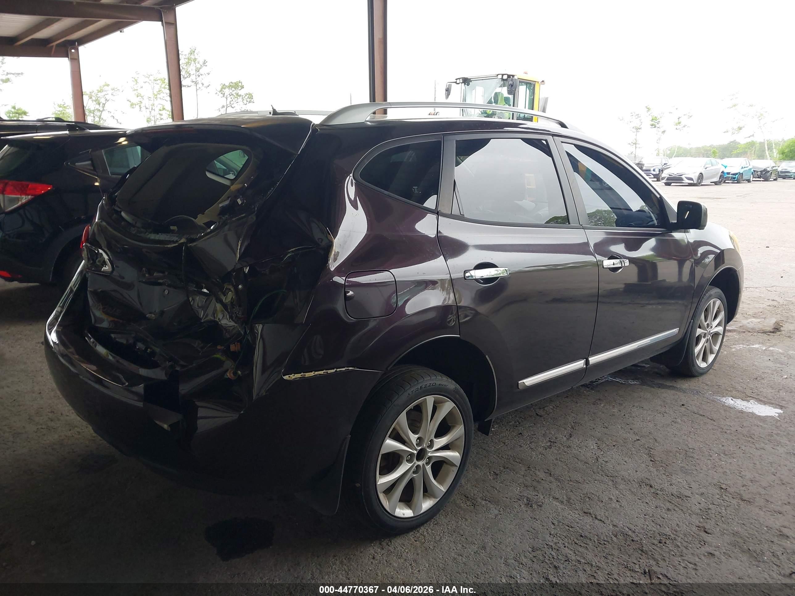 NISSAN ROGUE image 4