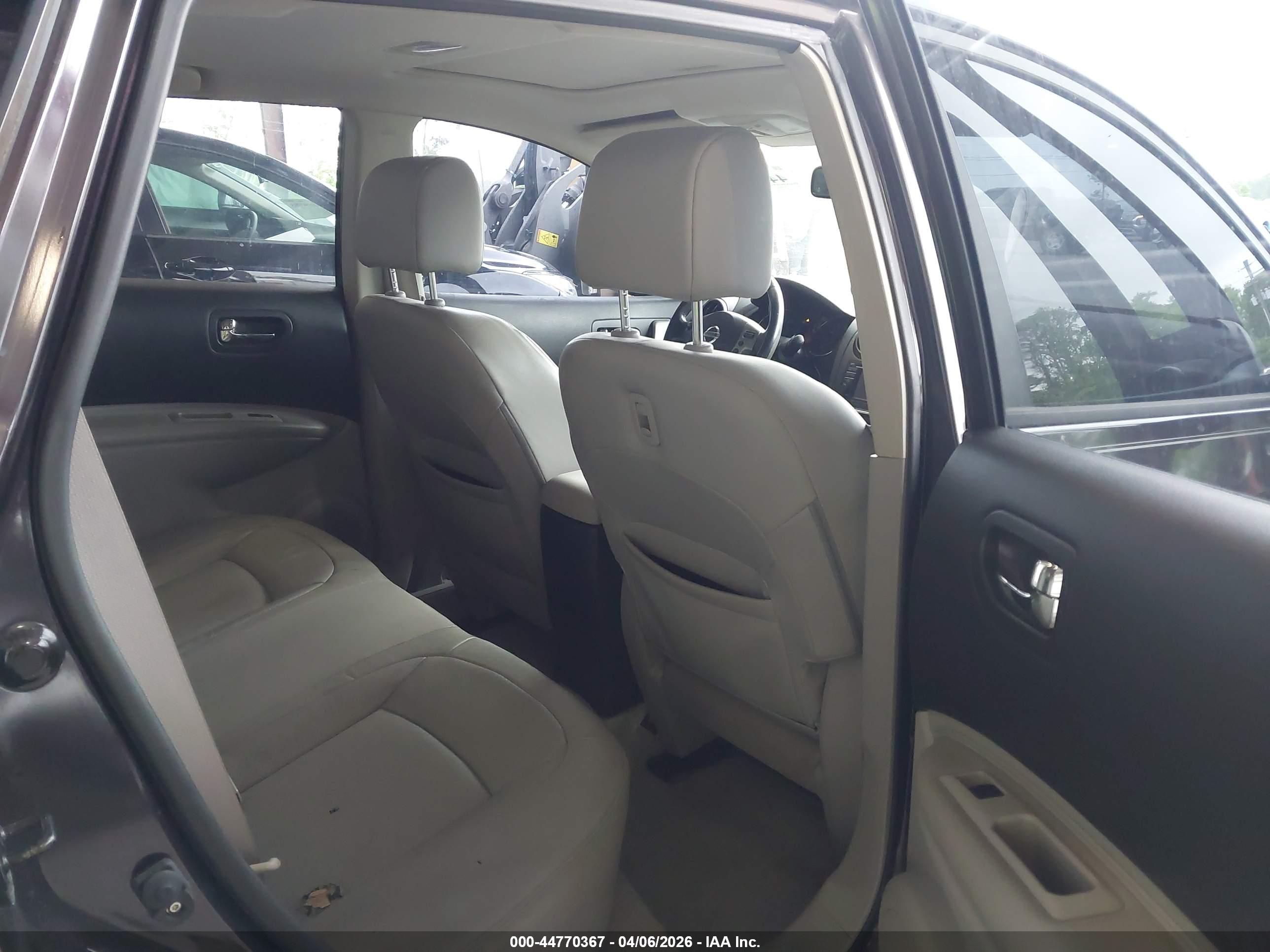 NISSAN ROGUE image 8