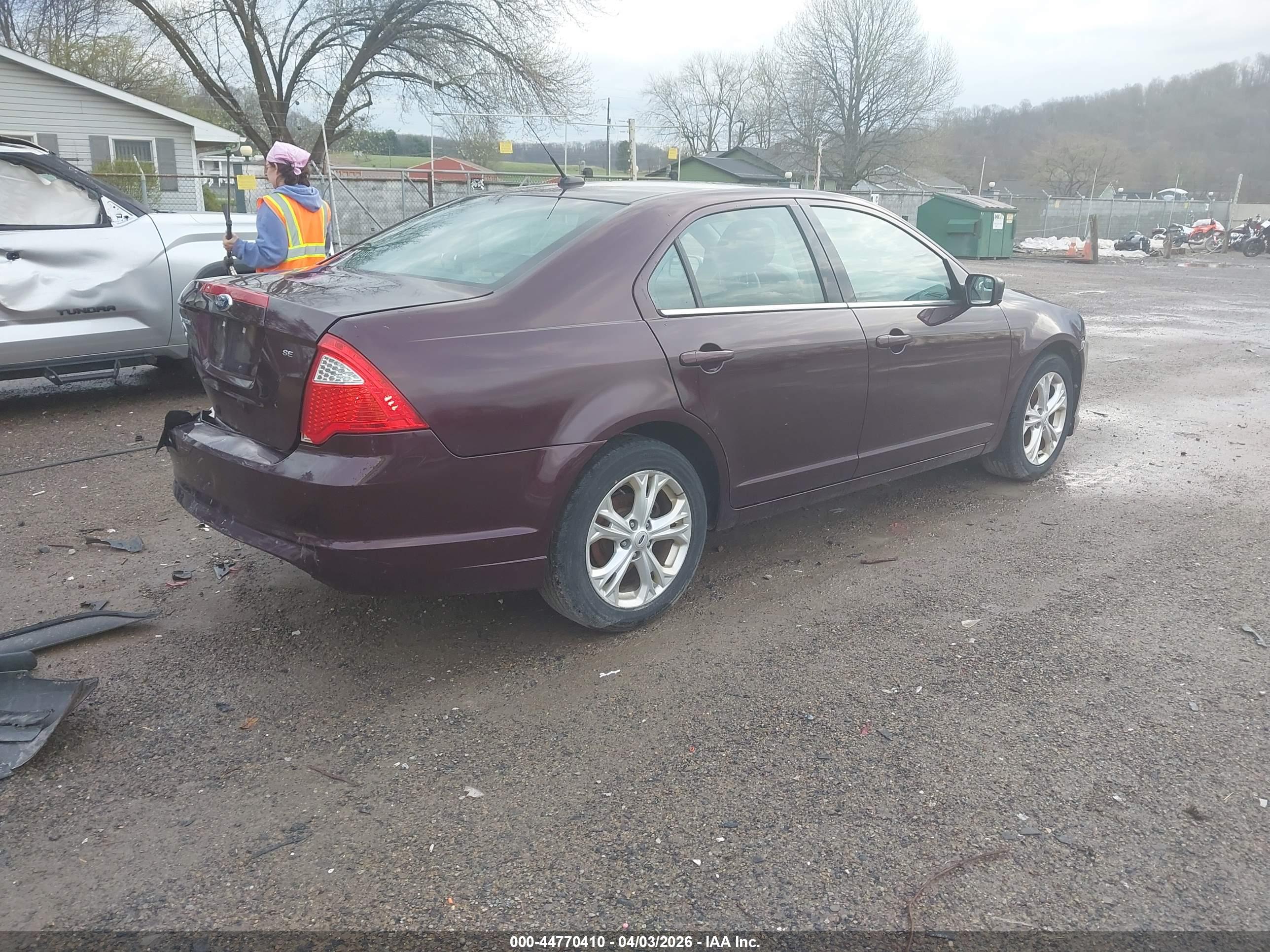 FORD FUSION image 4