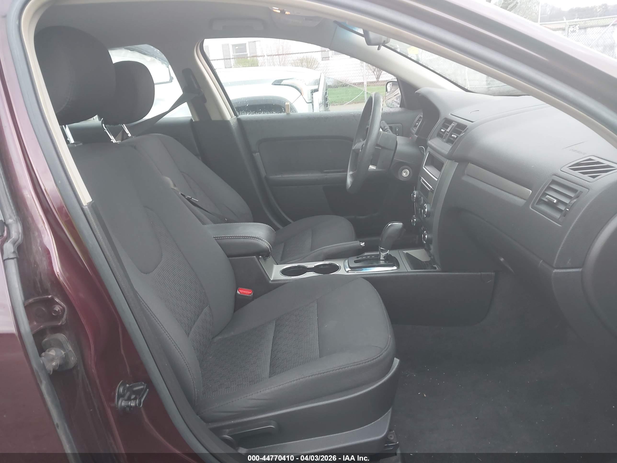 FORD FUSION image 5