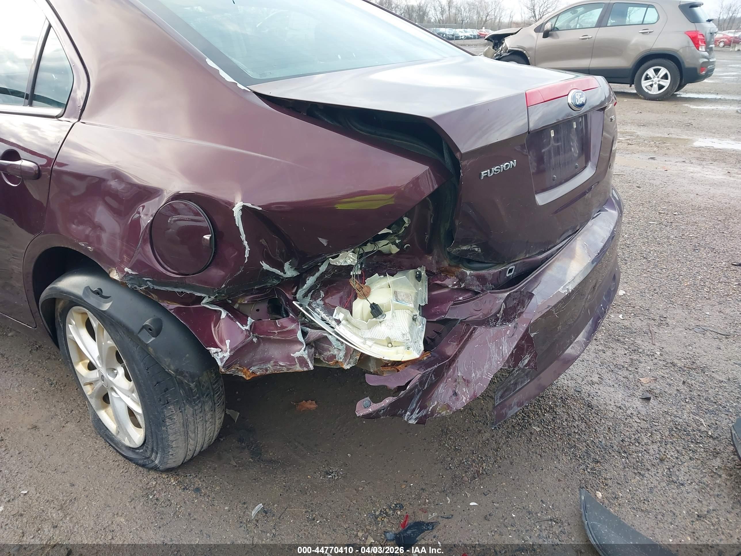 FORD FUSION image 6