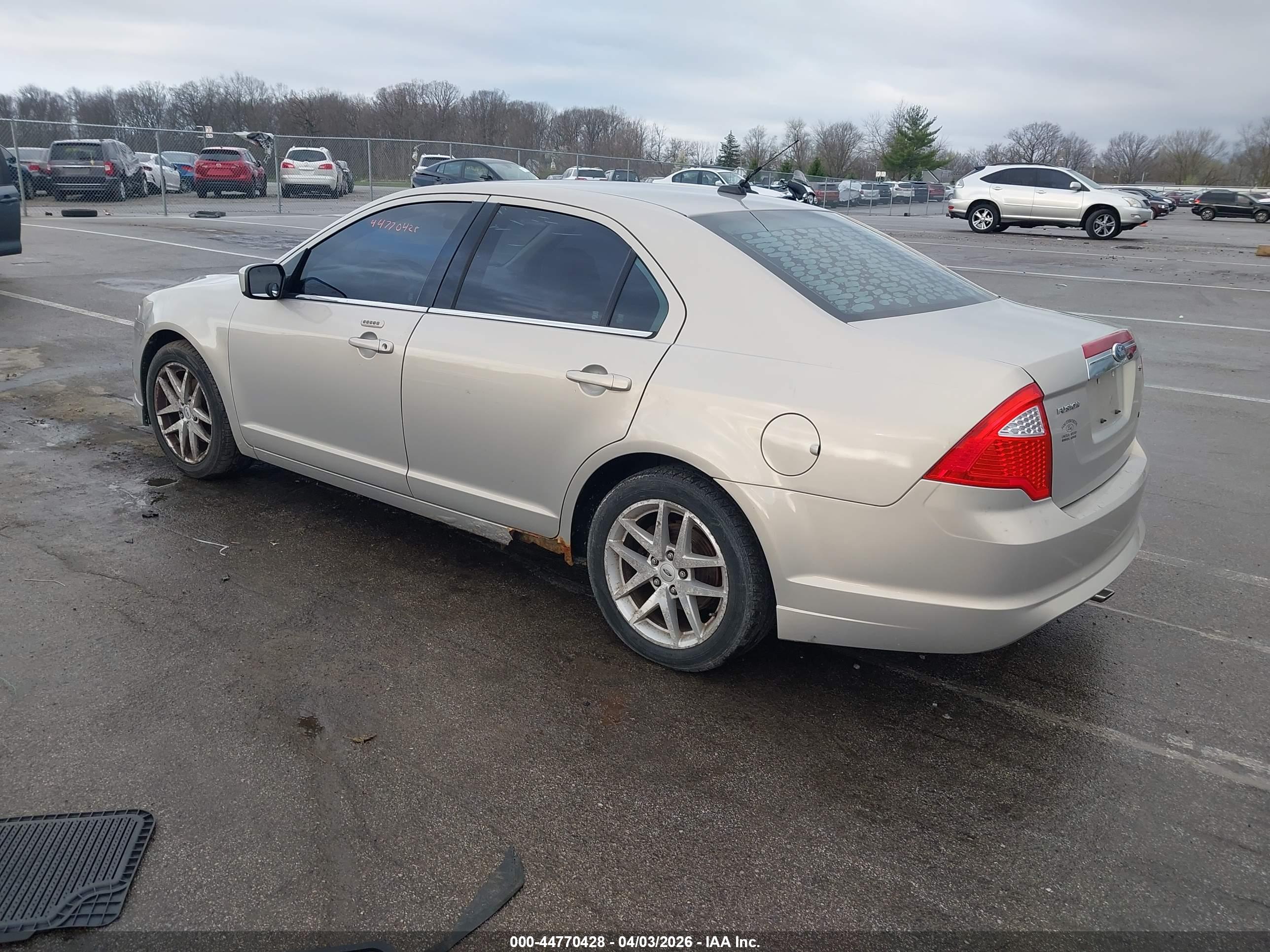 FORD FUSION image 3
