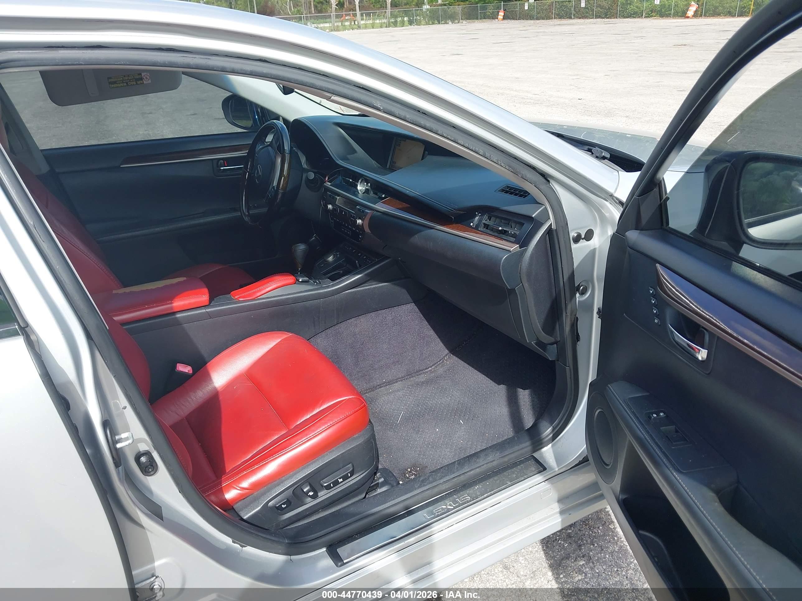 LEXUS ES image 5
