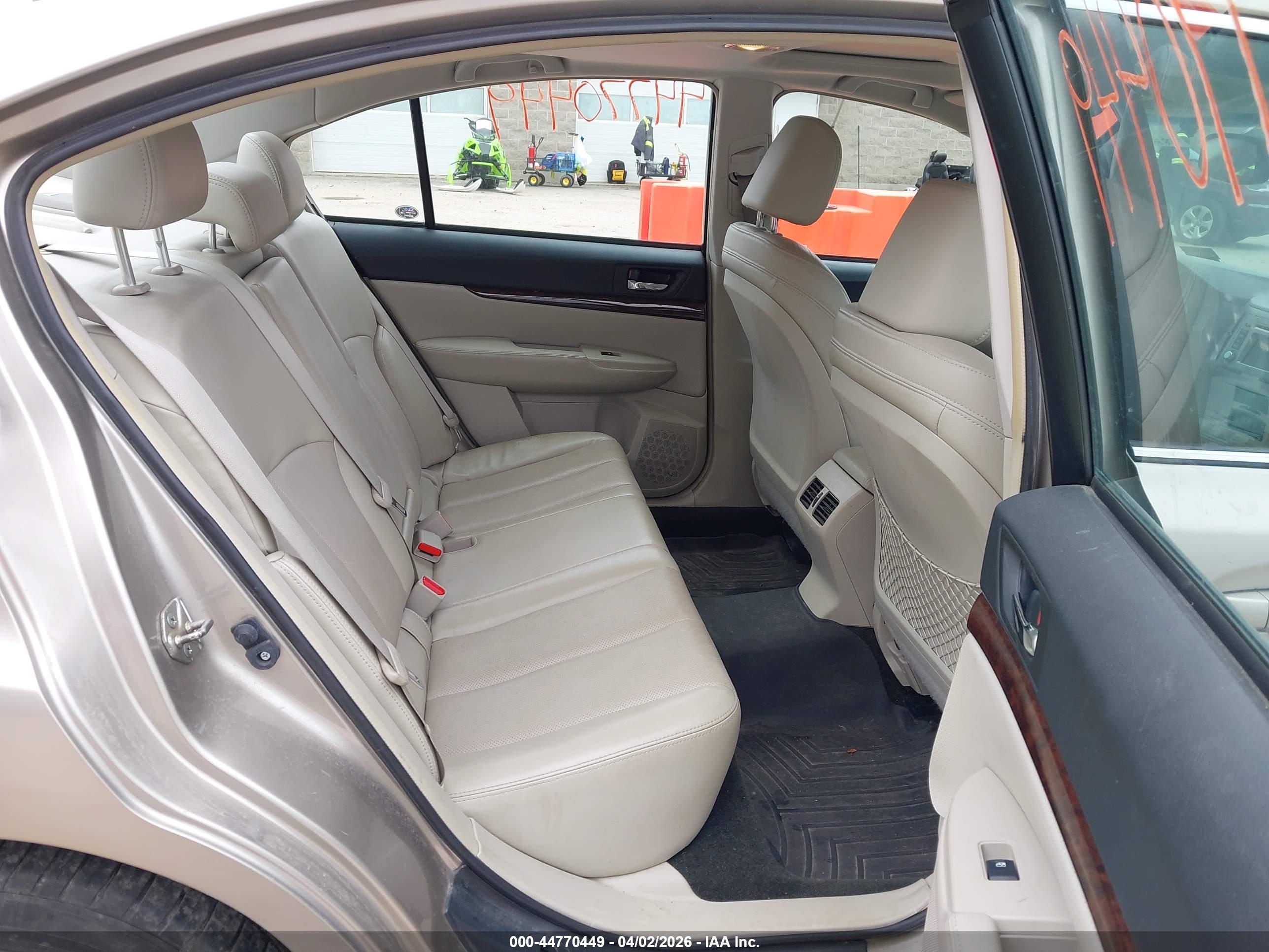 SUBARU LEGACY image 8