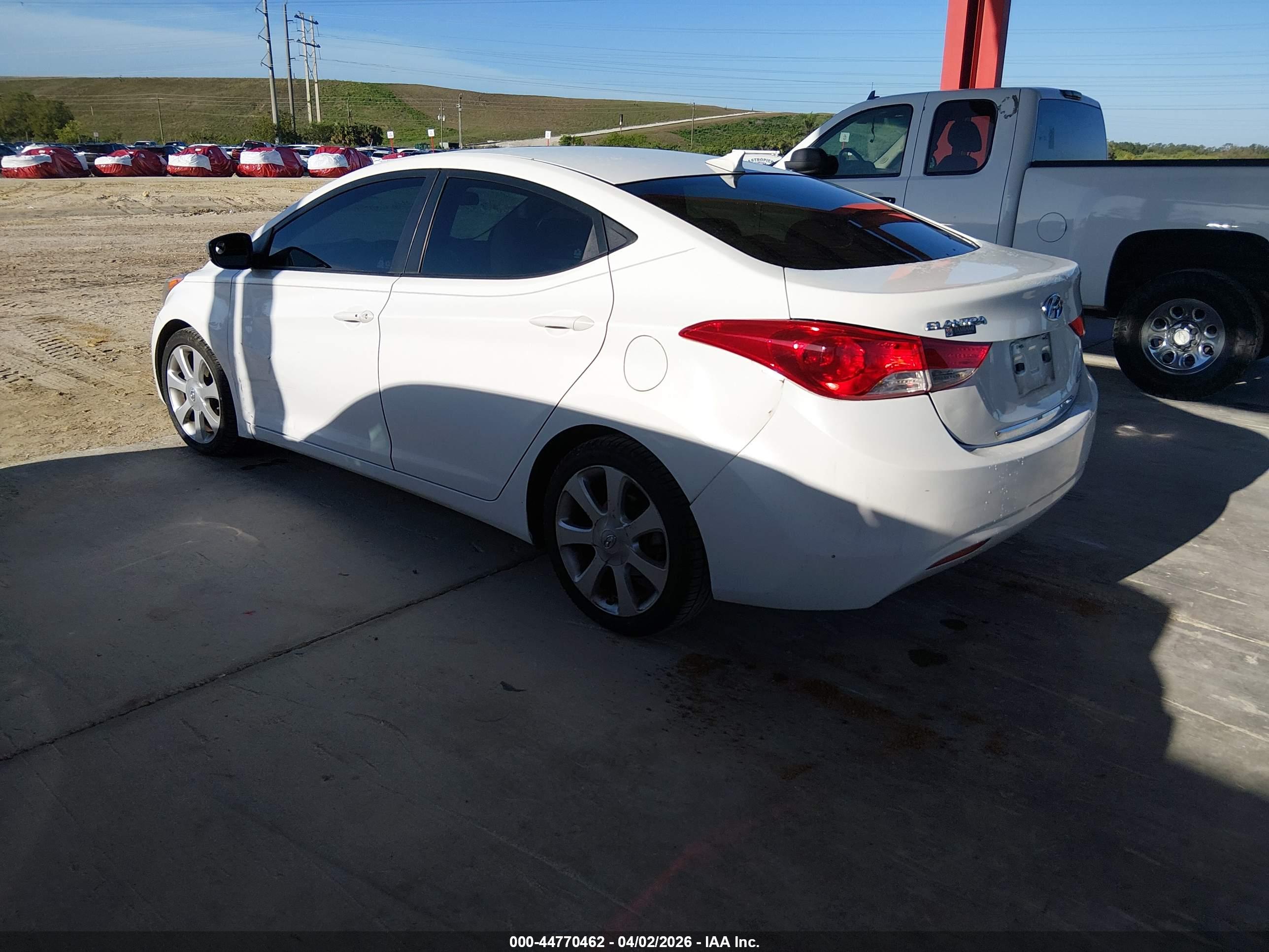 HYUNDAI ELANTRA image 3