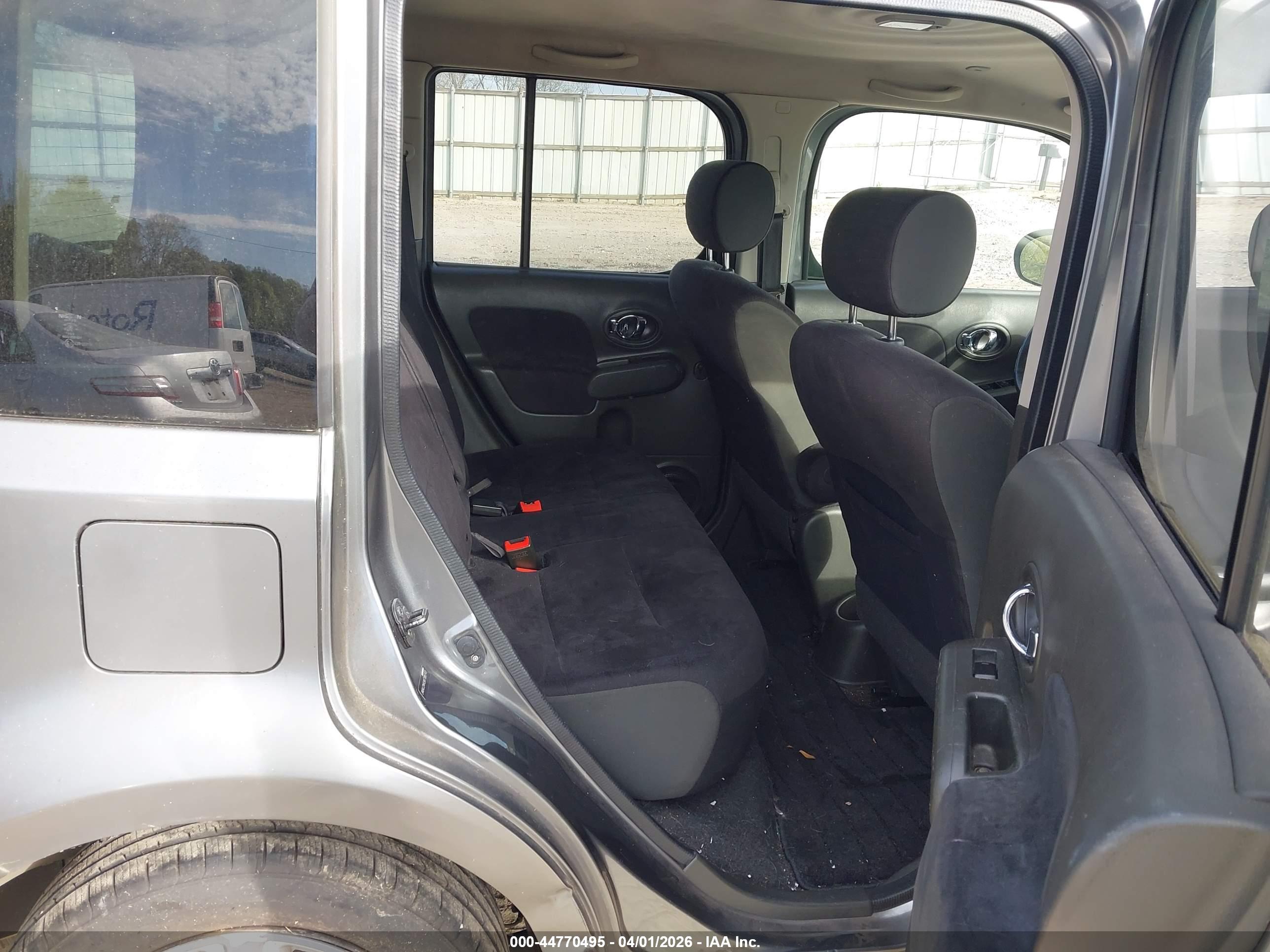 NISSAN CUBE image 8