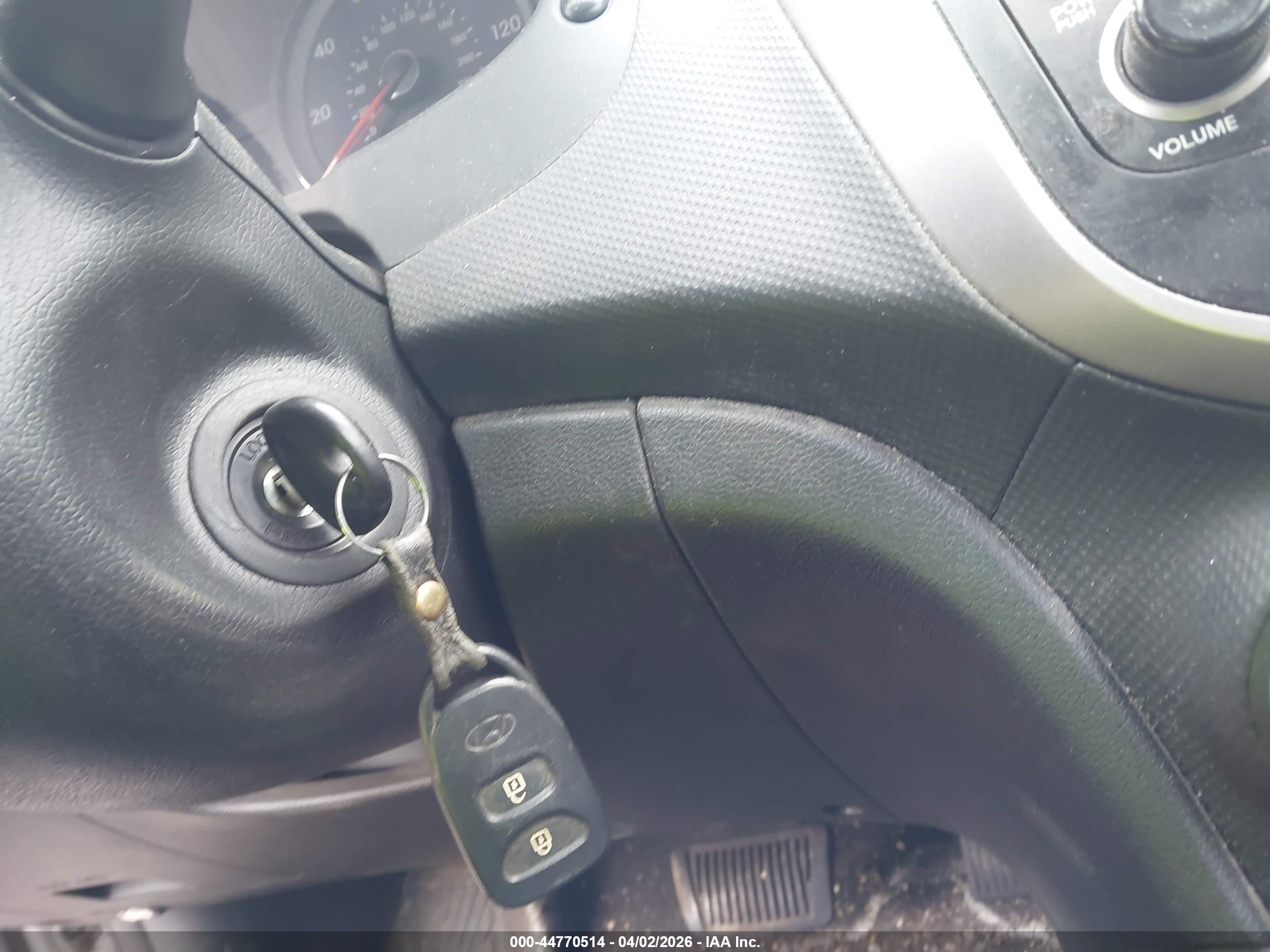 HYUNDAI ACCENT image 11