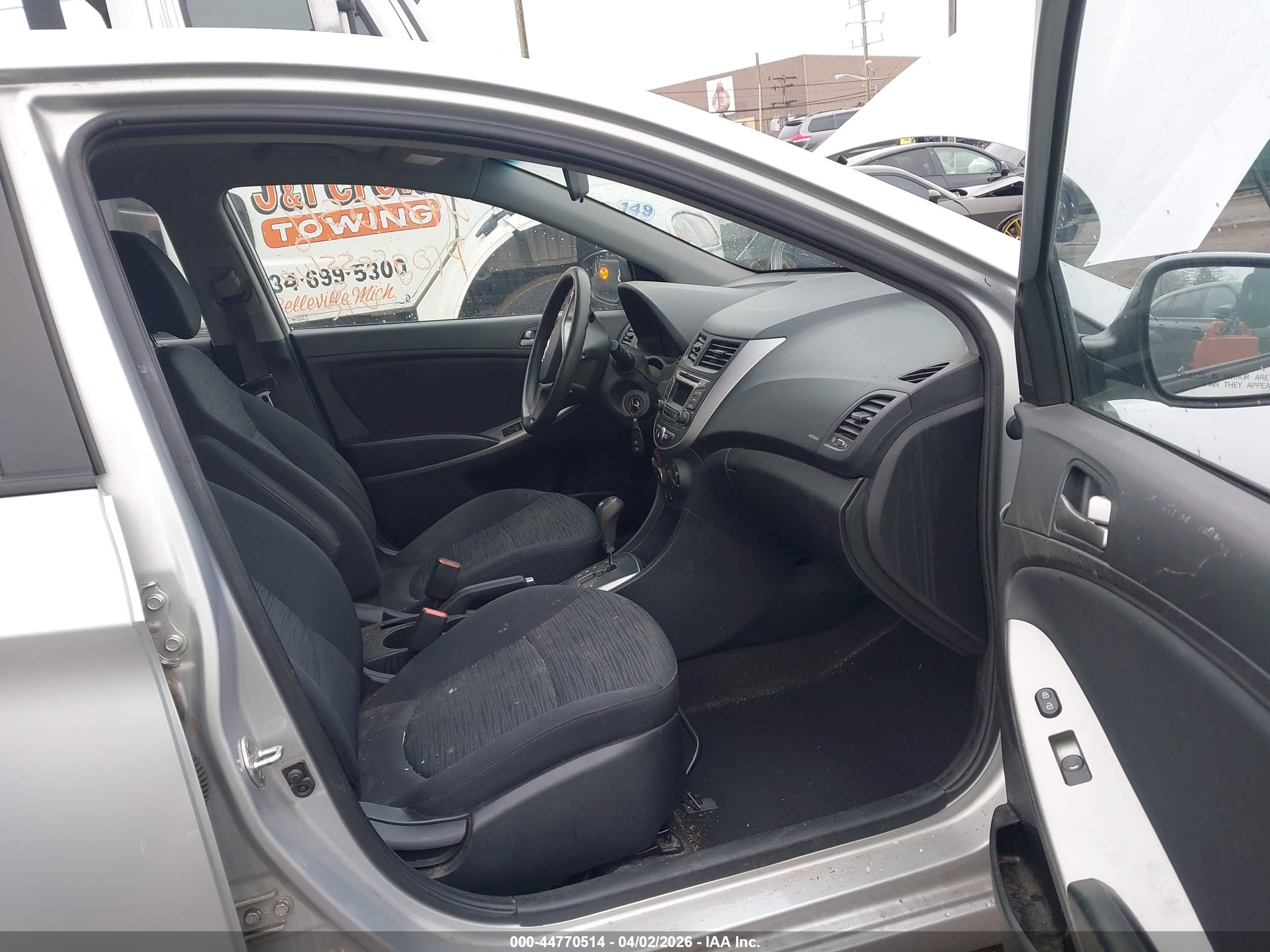 HYUNDAI ACCENT image 5