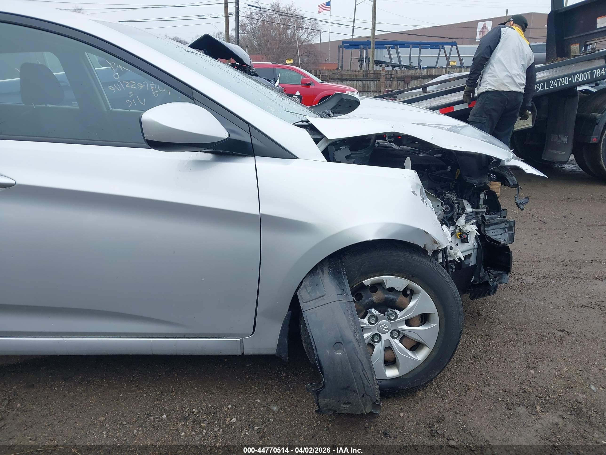 HYUNDAI ACCENT image 6