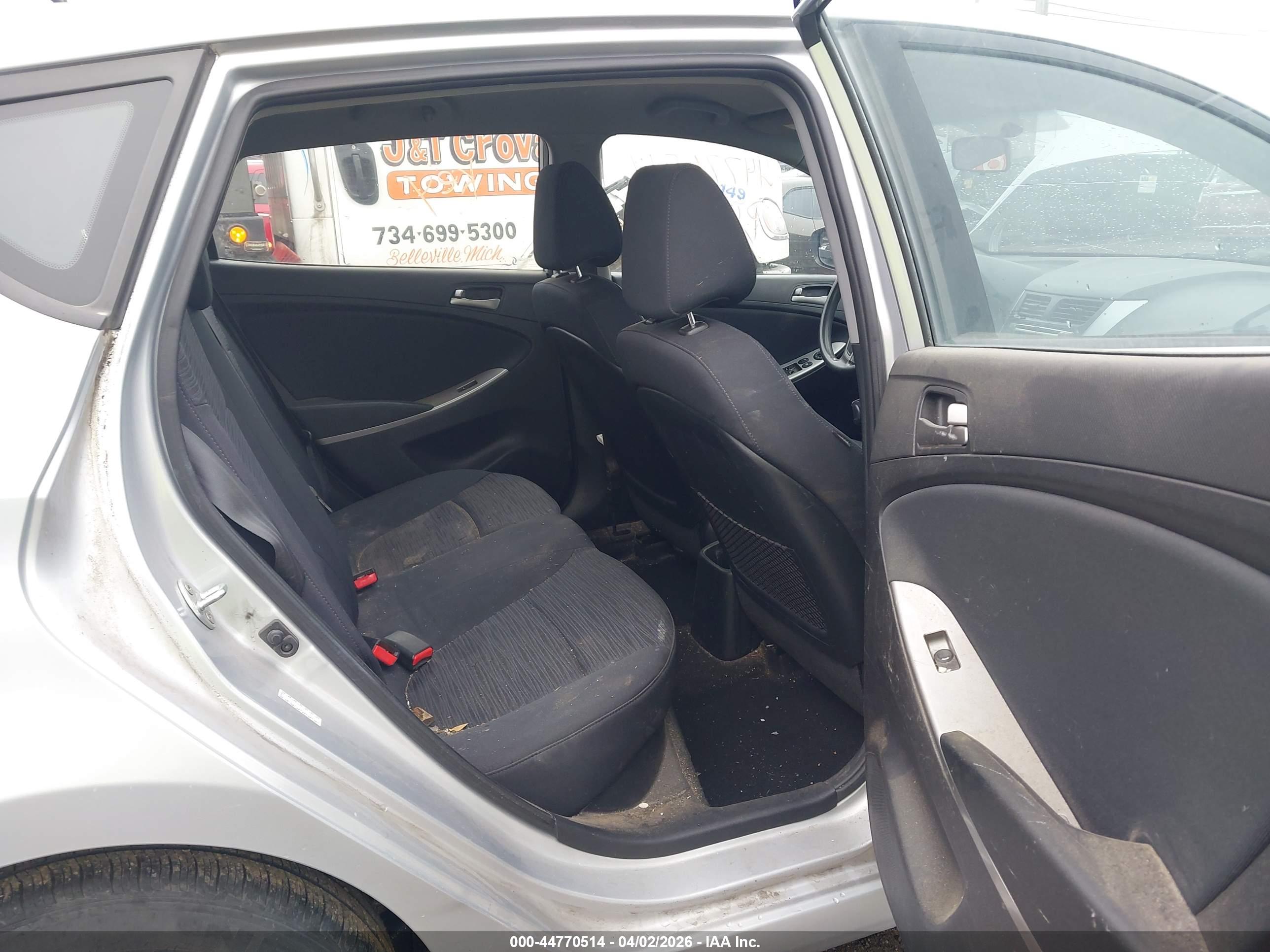 HYUNDAI ACCENT image 8