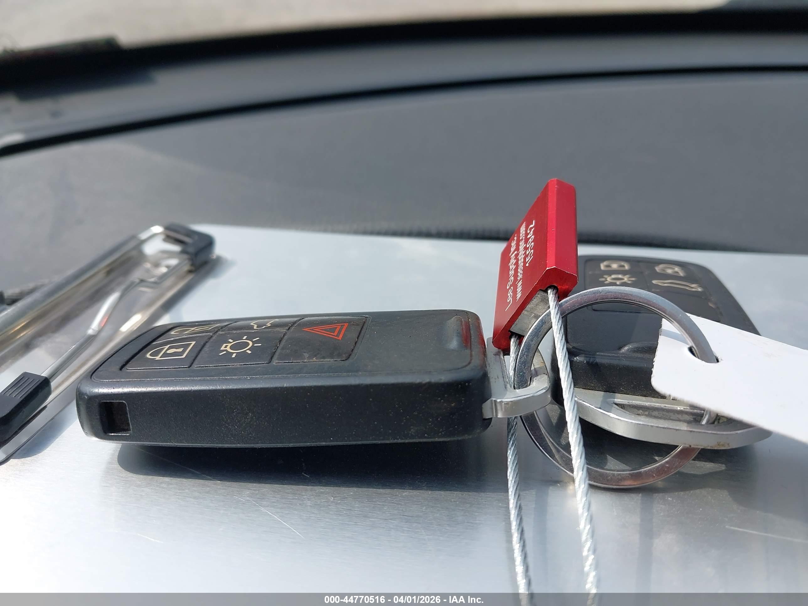 VOLVO XC60 image 11