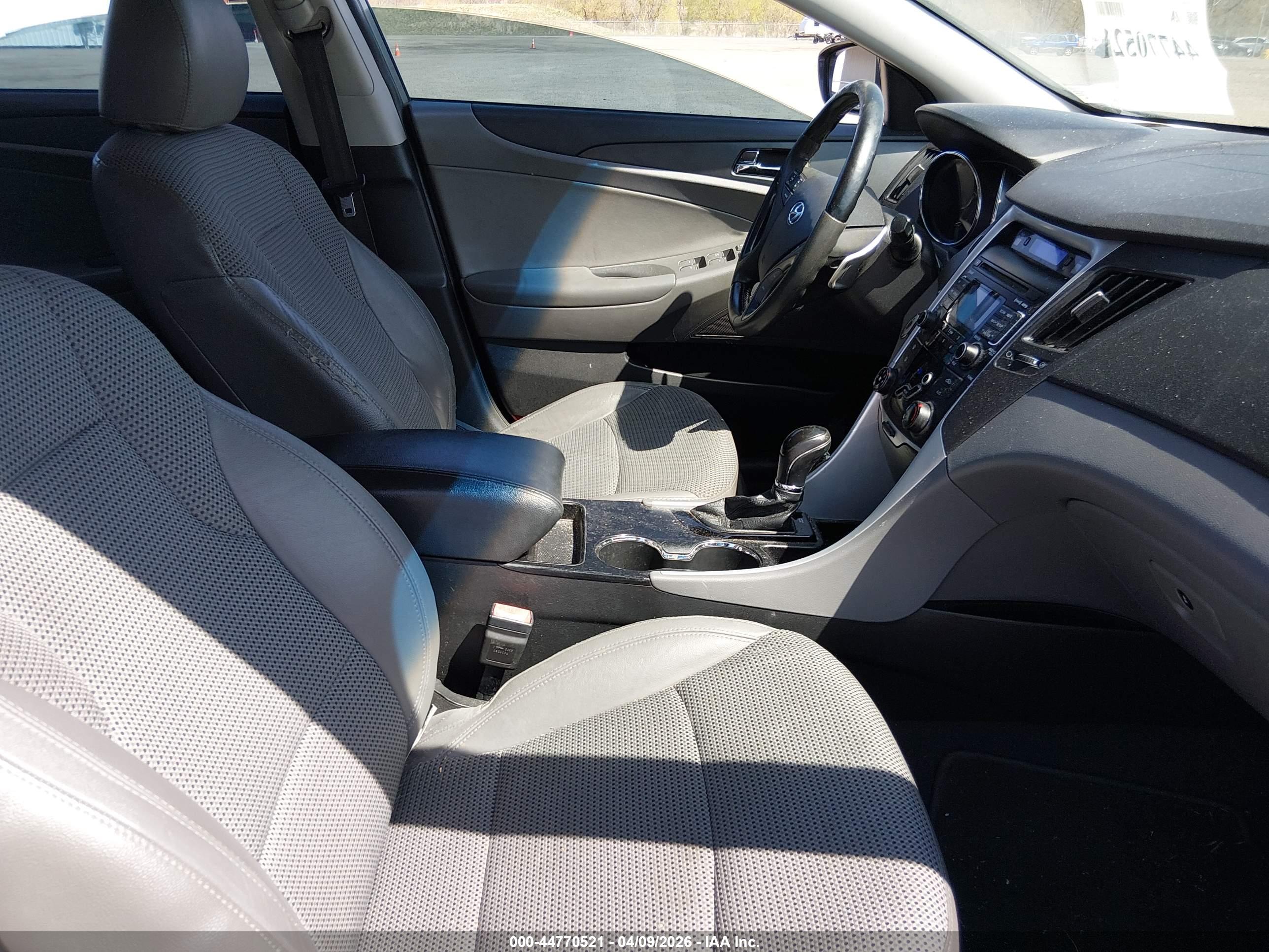 HYUNDAI SONATA image 5