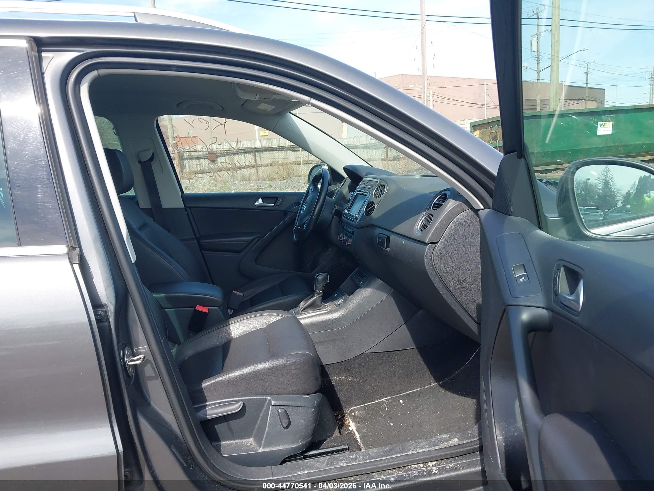 VOLKSWAGEN TIGUAN image 5