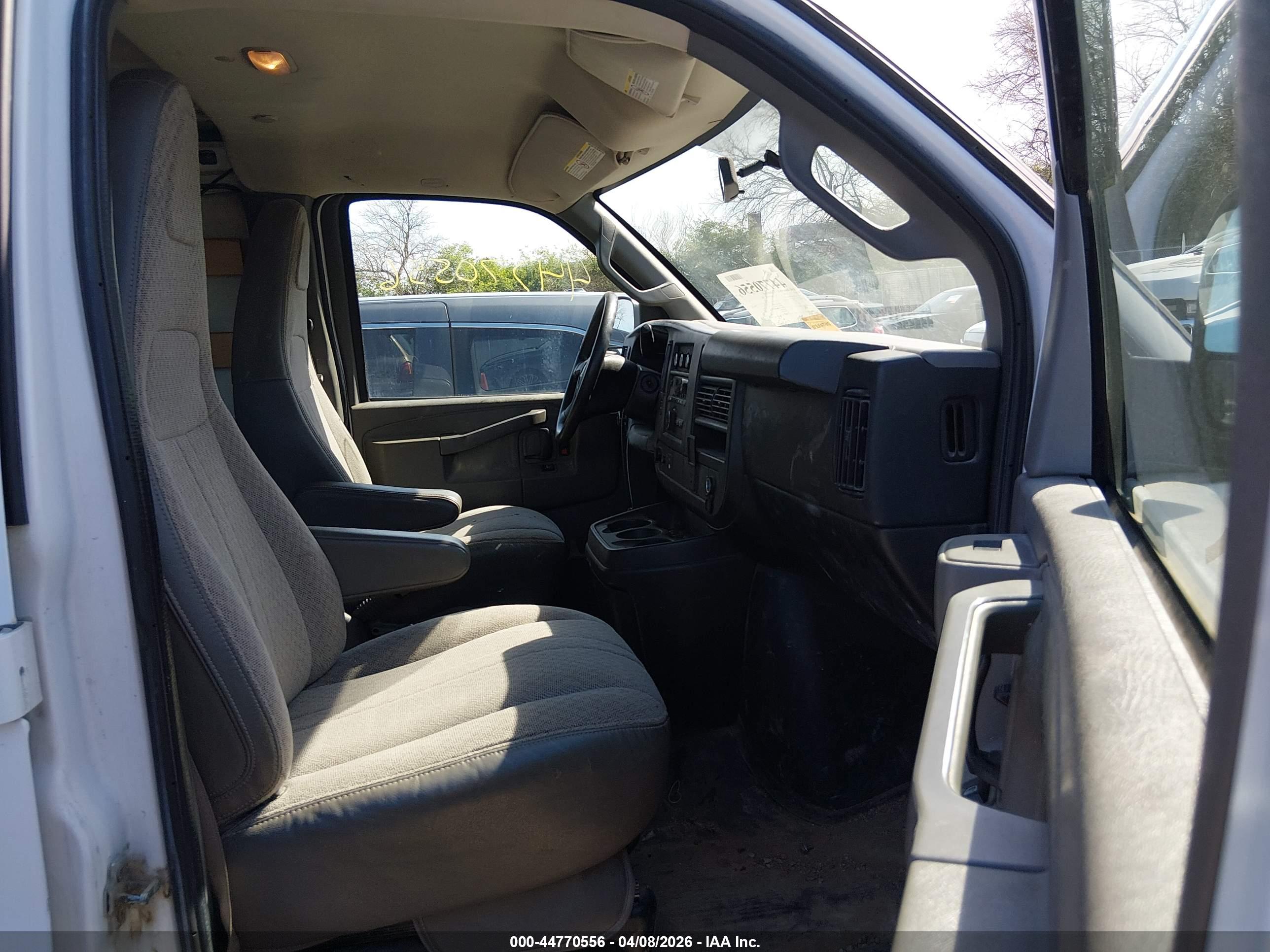 GMC SAVANA image 5