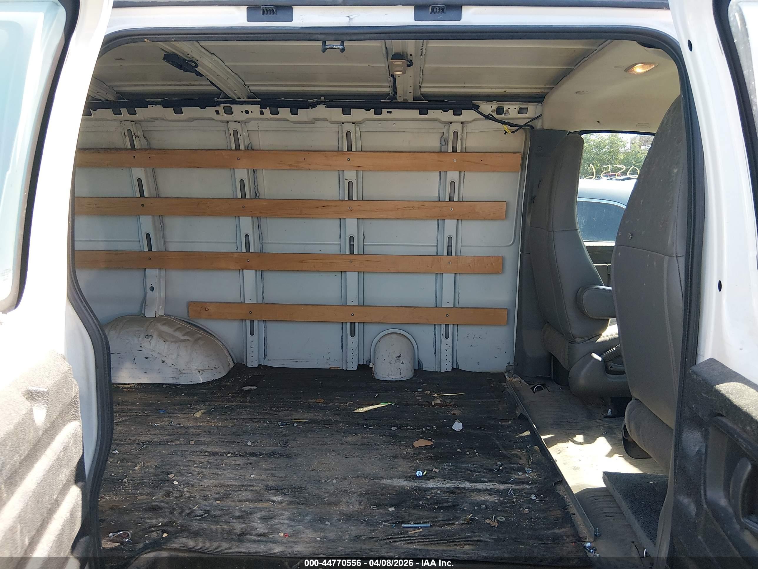 GMC SAVANA image 8