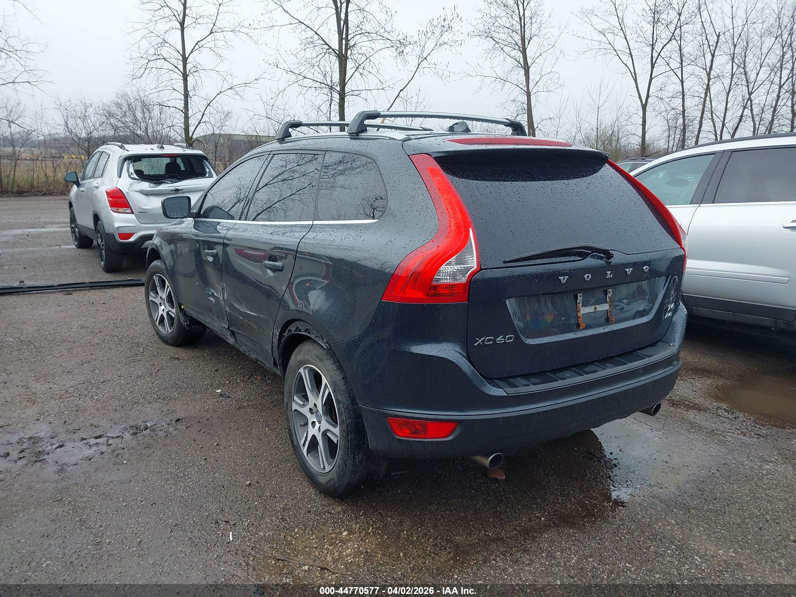 VOLVO XC60 image 3