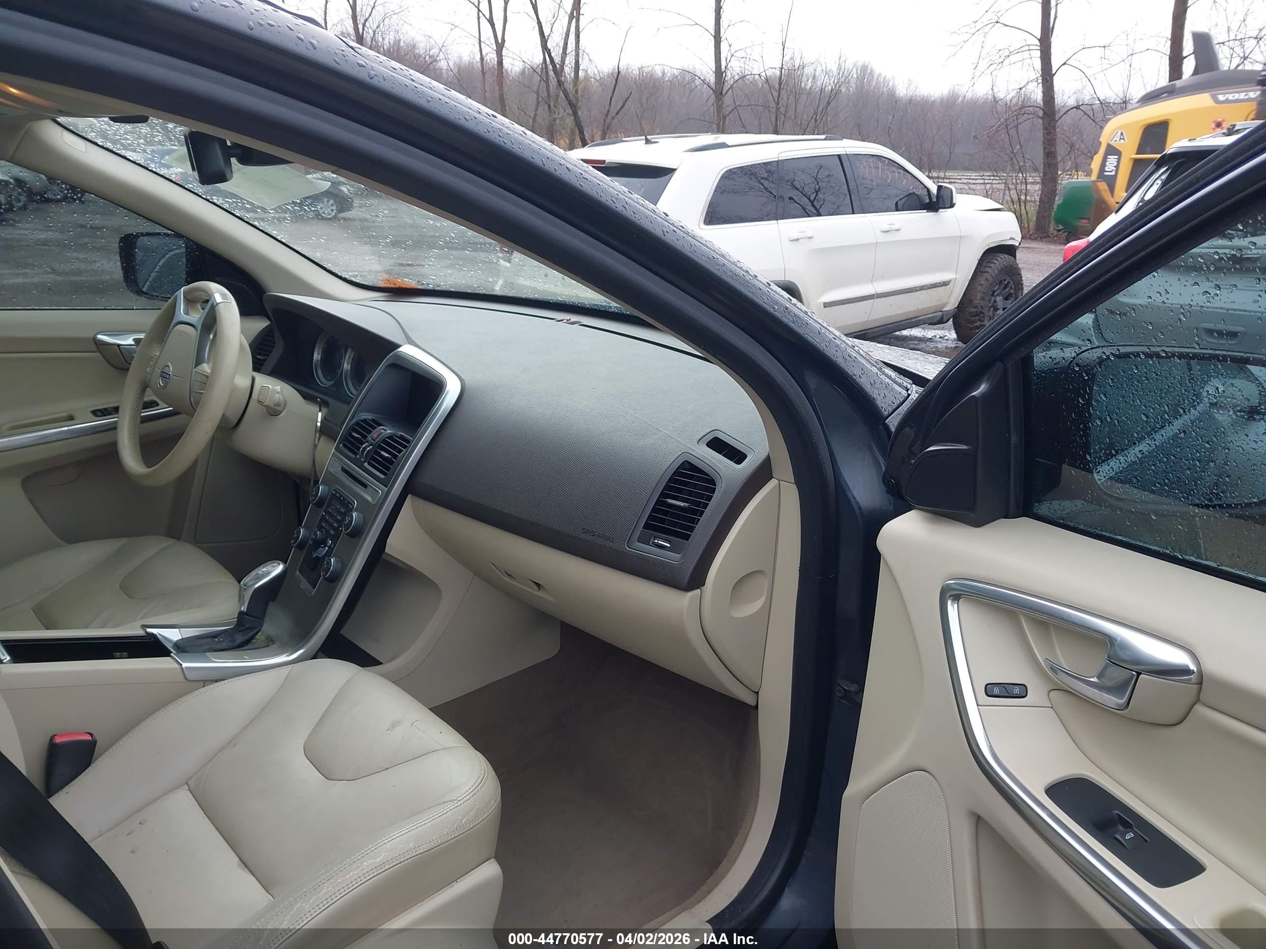 VOLVO XC60 image 5