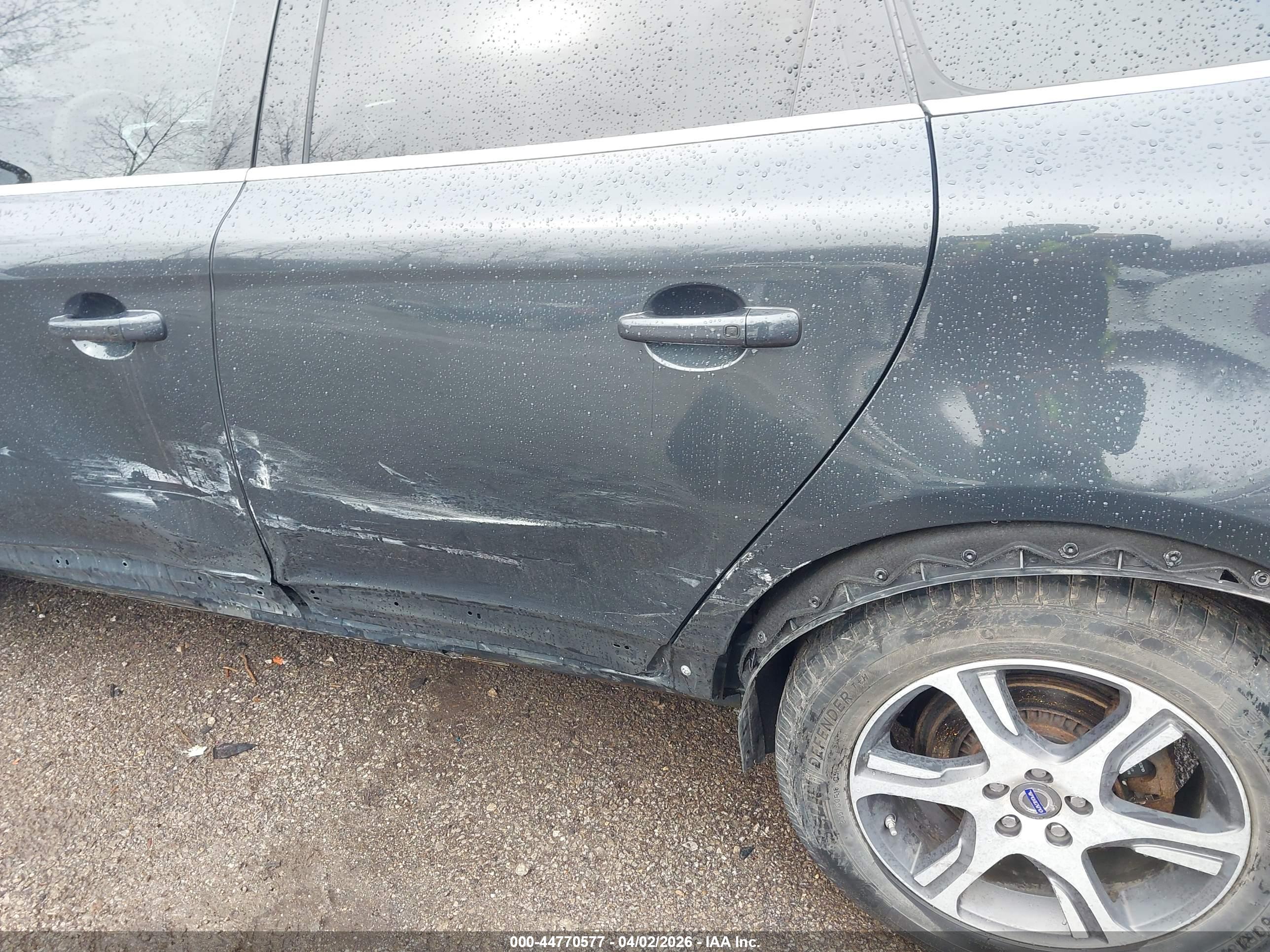 VOLVO XC60 image 6